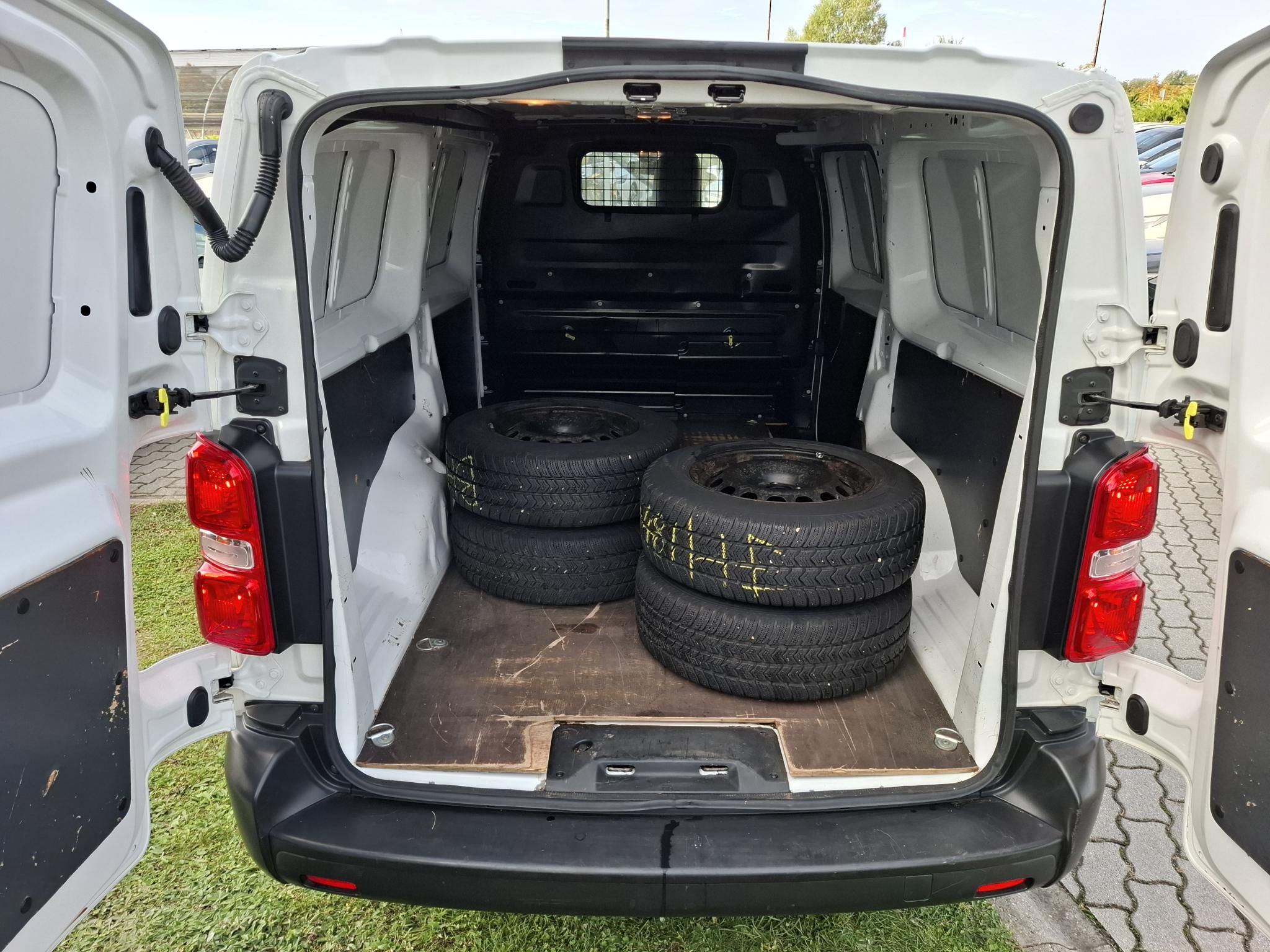 TOYOTA PROACE 2.0 D-4D Combi Active L2H1