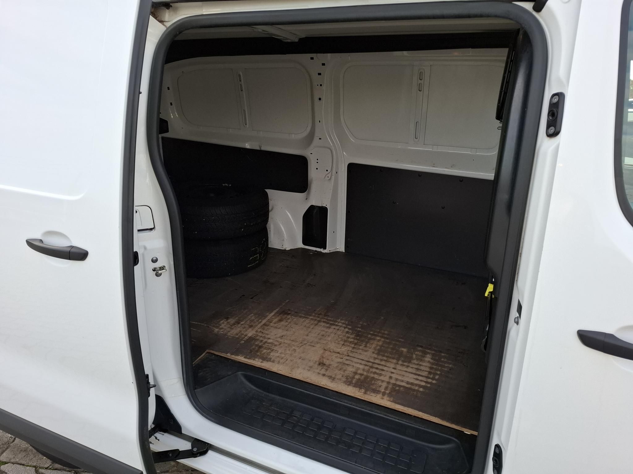 TOYOTA PROACE 2.0 D-4D Combi Active L2H1