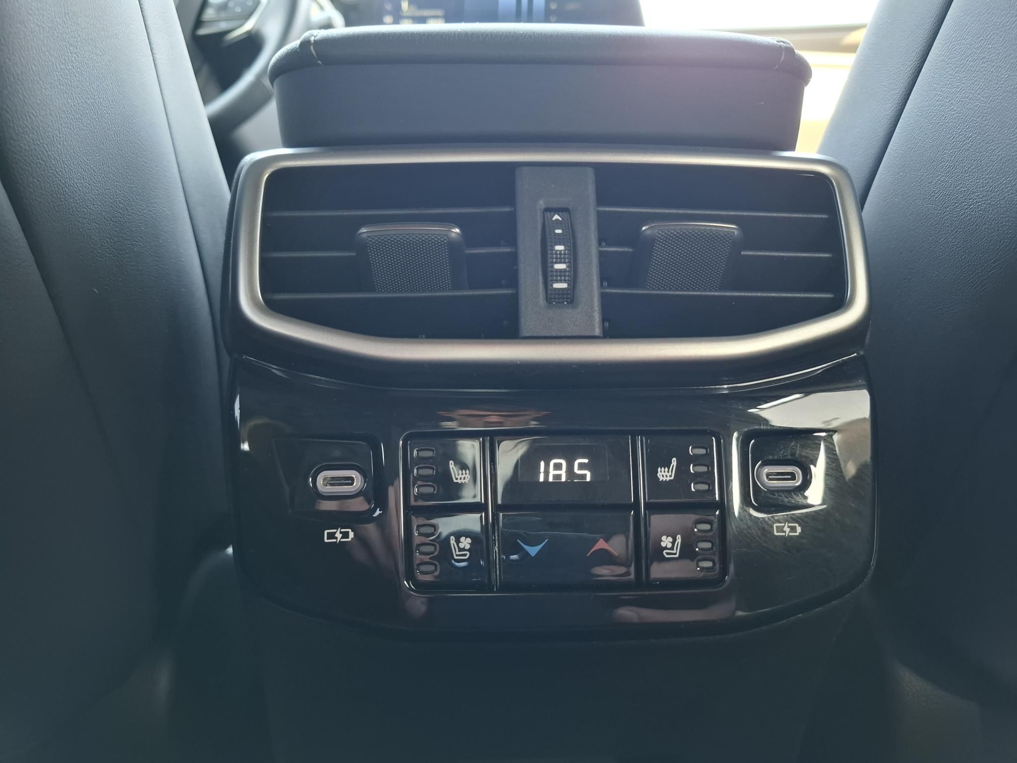 LEXUS RX 500h F Sport Edition (Automata) + Lexus gyári 21 téli kerékkel