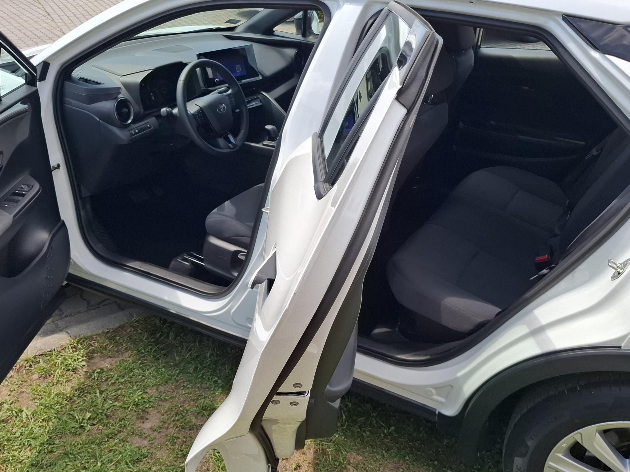 TOYOTA C-HR 1.8 Hybrid Comfort Business e-CVT ÁFÁ-s. Nyílt végű lízing lehetséges