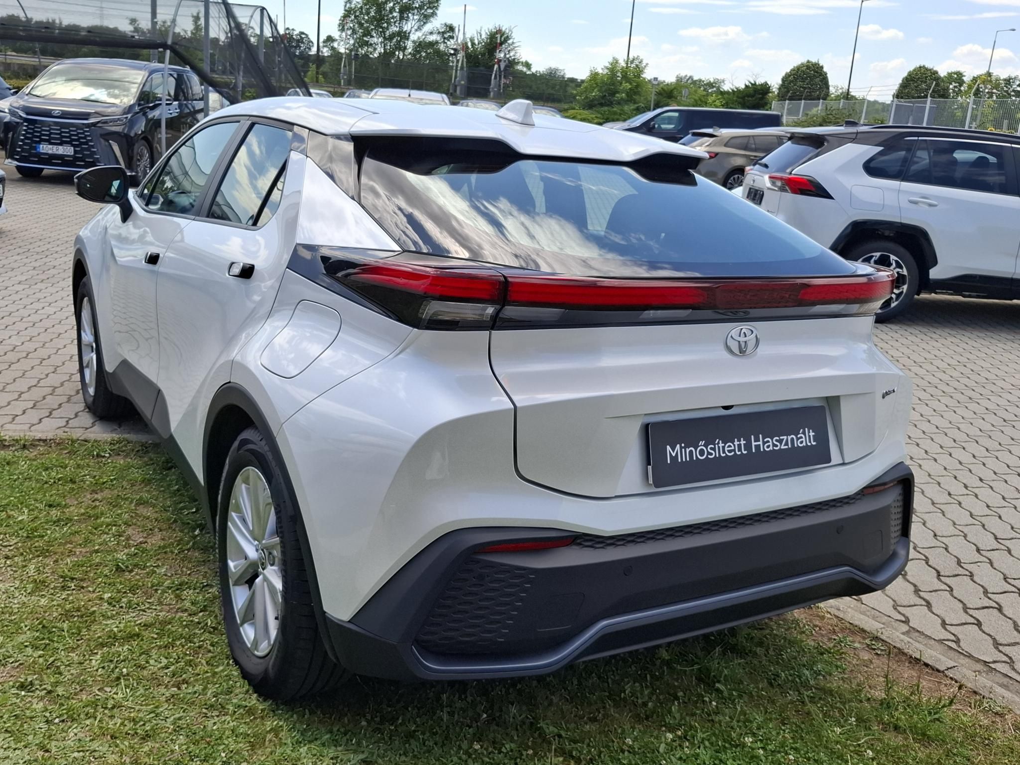 TOYOTA C-HR 1.8 Hybrid Comfort Business e-CVT ÁFÁ-s. Nyílt végű lízing lehetséges