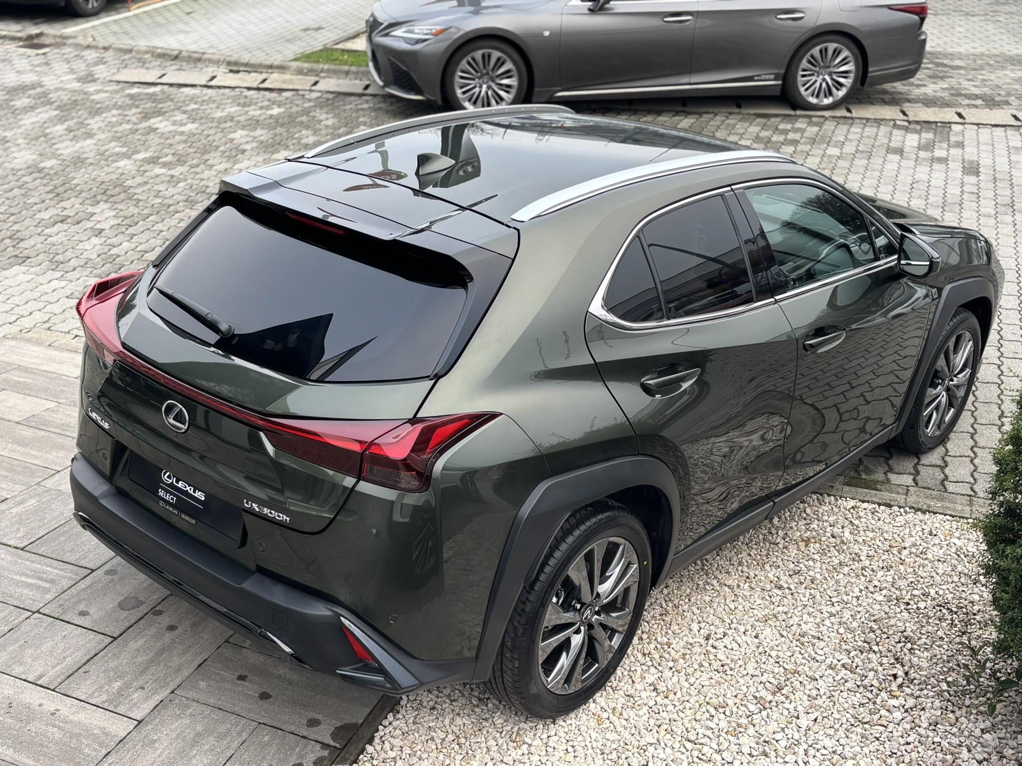 LEXUS UX 300h F Sport Design e-CVT