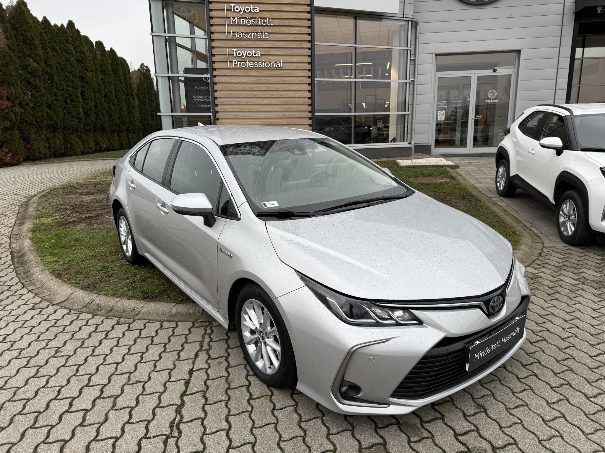 TOYOTA COROLLA Sedan 1.8 Hybrid Comfort Tech e-CVT + 2 év Toyota Minősített Használt Autó Garancia