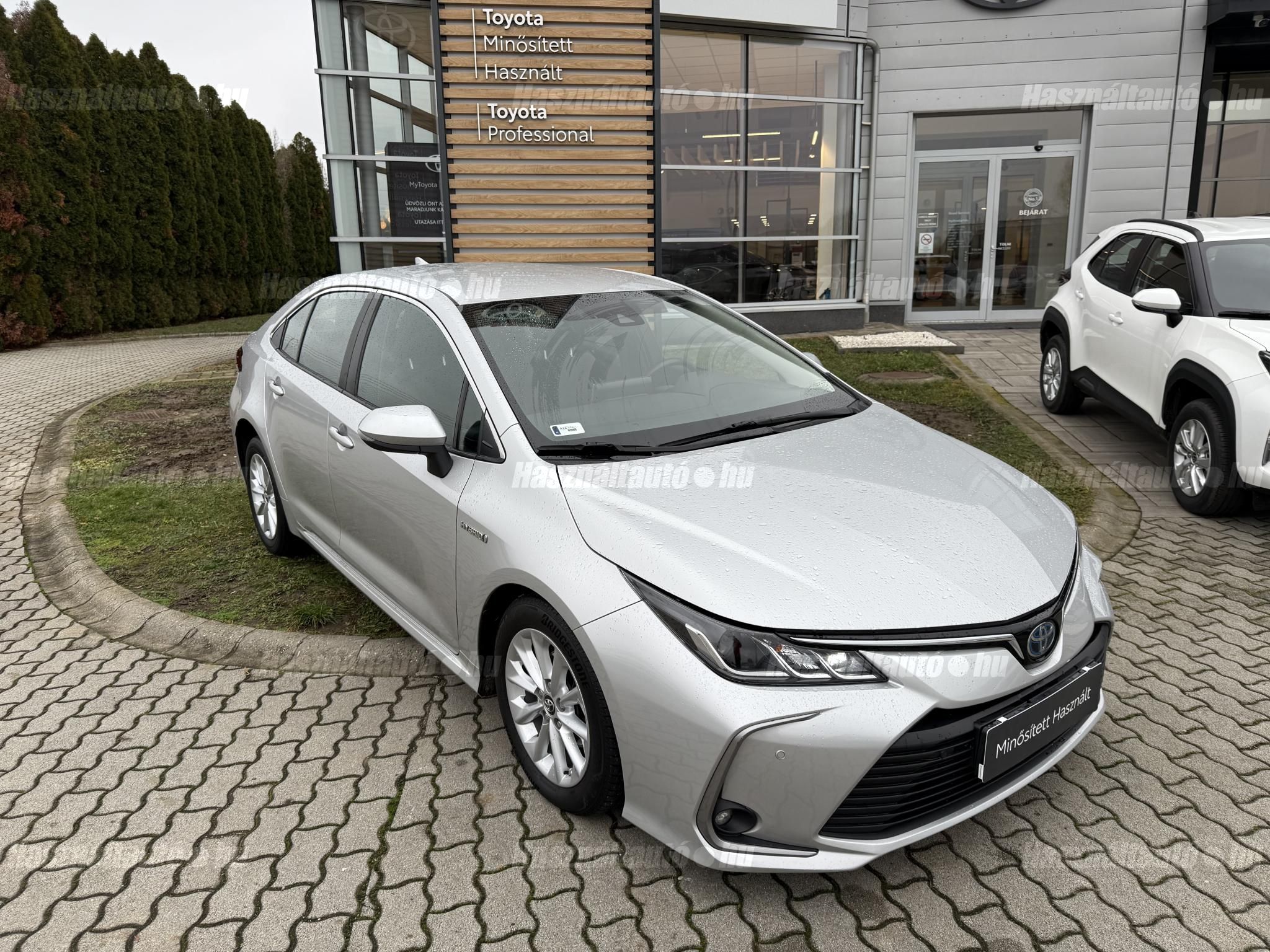 TOYOTA COROLLA Sedan 1.8 Hybrid Comfort Tech e-CVT + 2 év Toyota Minősített Használt Autó Garancia