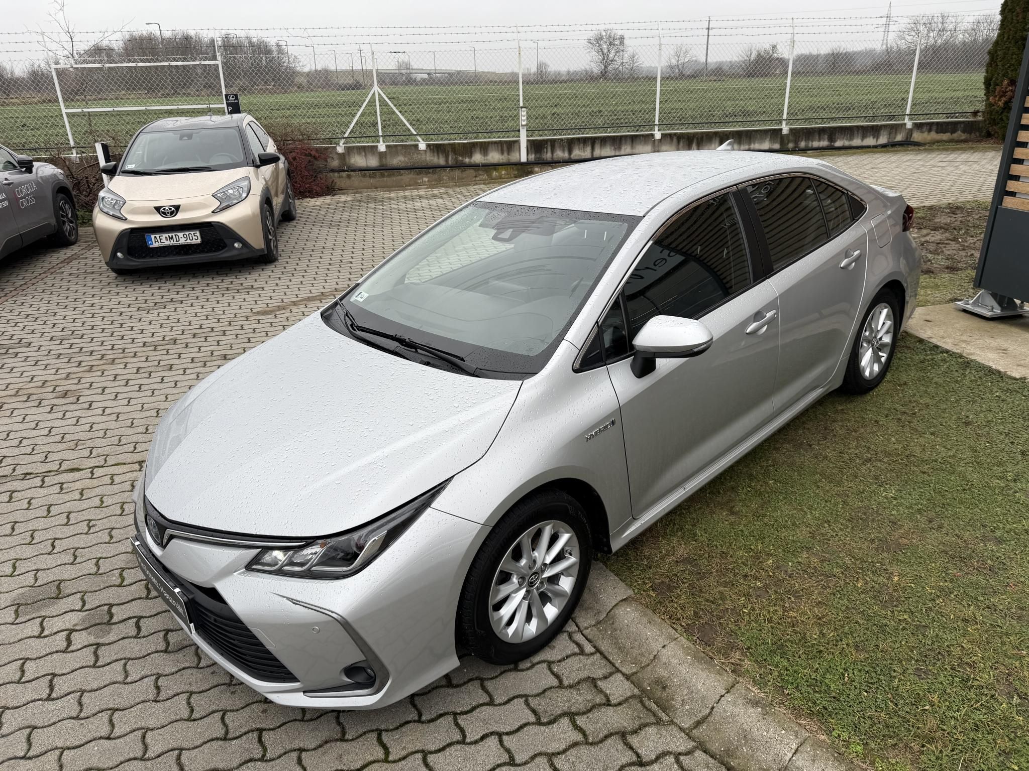TOYOTA COROLLA Sedan 1.8 Hybrid Comfort Tech e-CVT + 2 év Toyota Minősített Használt Autó Garancia