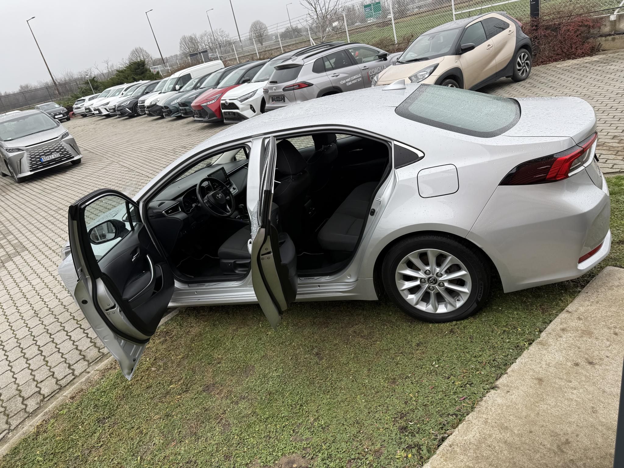 TOYOTA COROLLA Sedan 1.8 Hybrid Comfort Tech e-CVT + 2 év Toyota Minősített Használt Autó Garancia