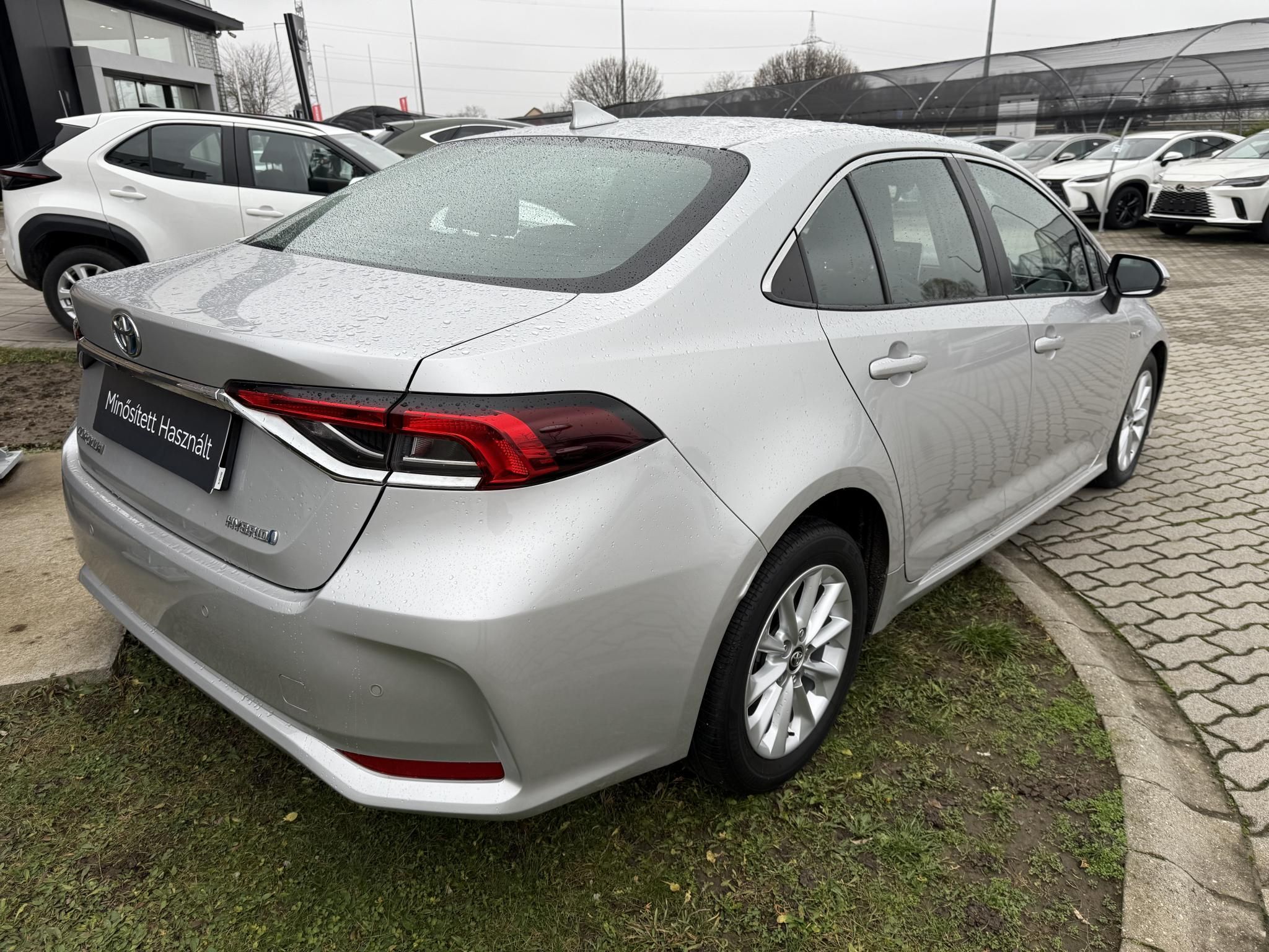 TOYOTA COROLLA Sedan 1.8 Hybrid Comfort Tech e-CVT + 2 év Toyota Minősített Használt Autó Garancia