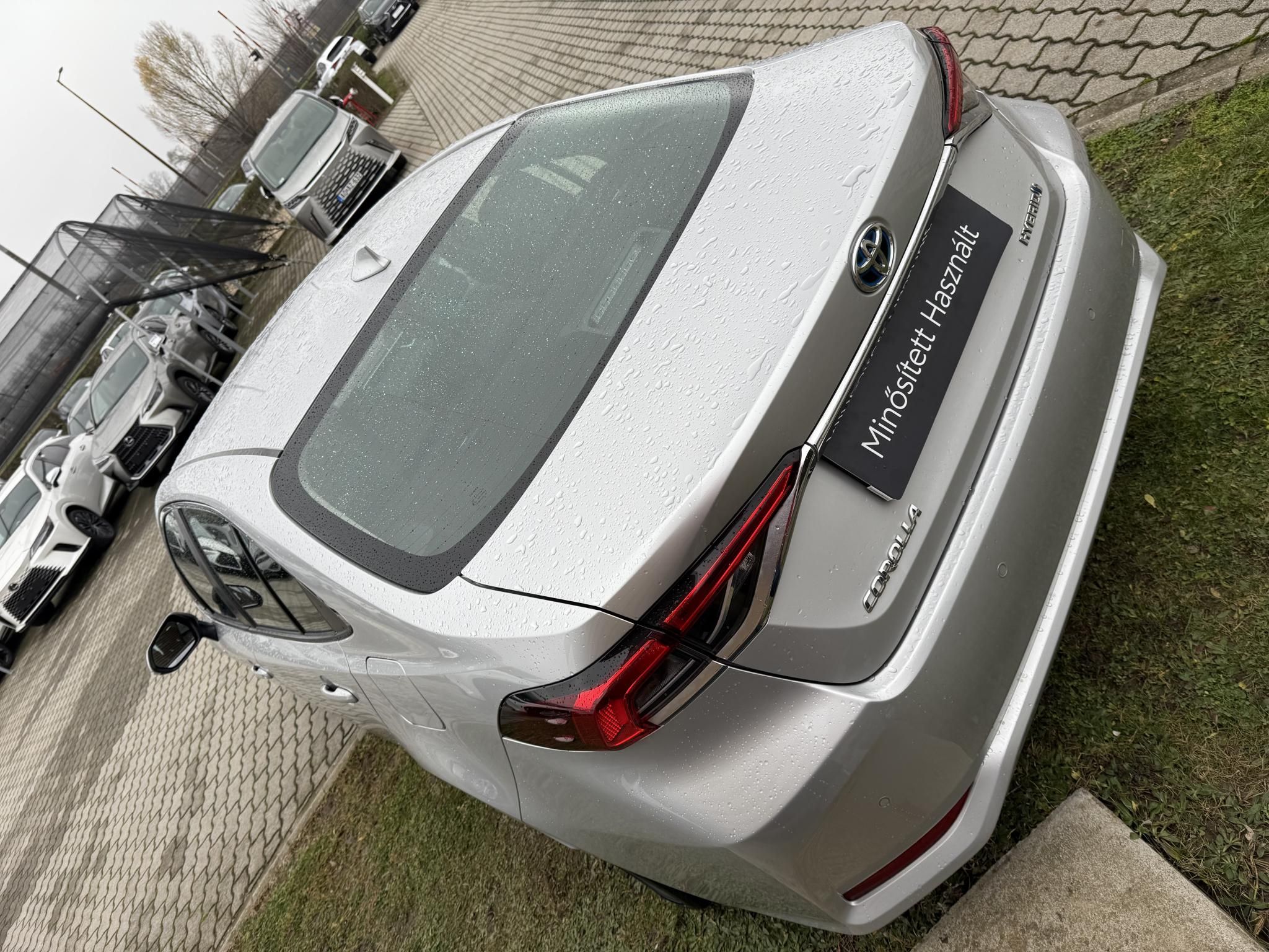 TOYOTA COROLLA Sedan 1.8 Hybrid Comfort Tech e-CVT + 2 év Toyota Minősített Használt Autó Garancia