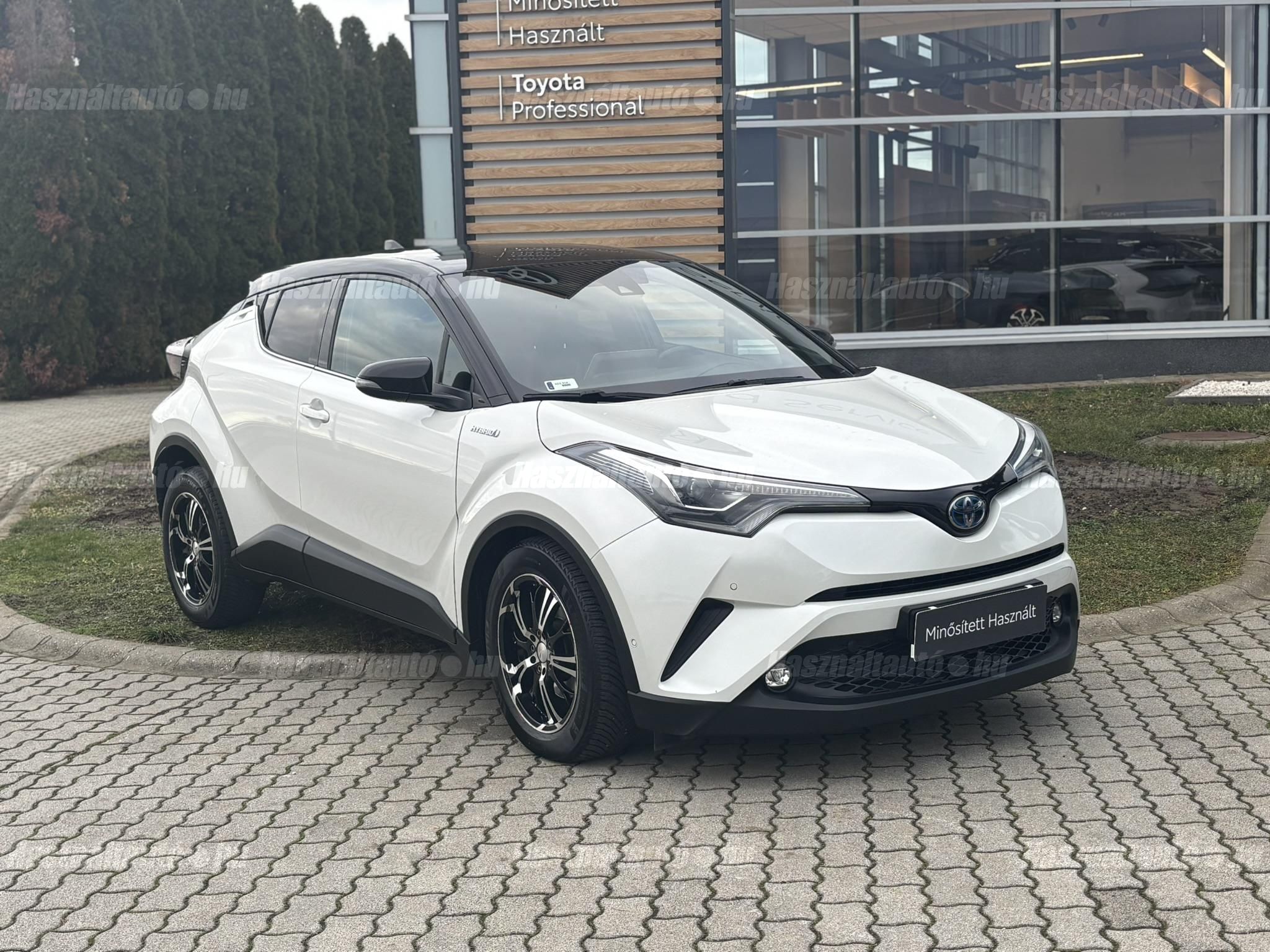 TOYOTA C-HR 1.8 Hybrid Selection e-CVT + 2 év Toyota Minősített Használt Autó Garancia