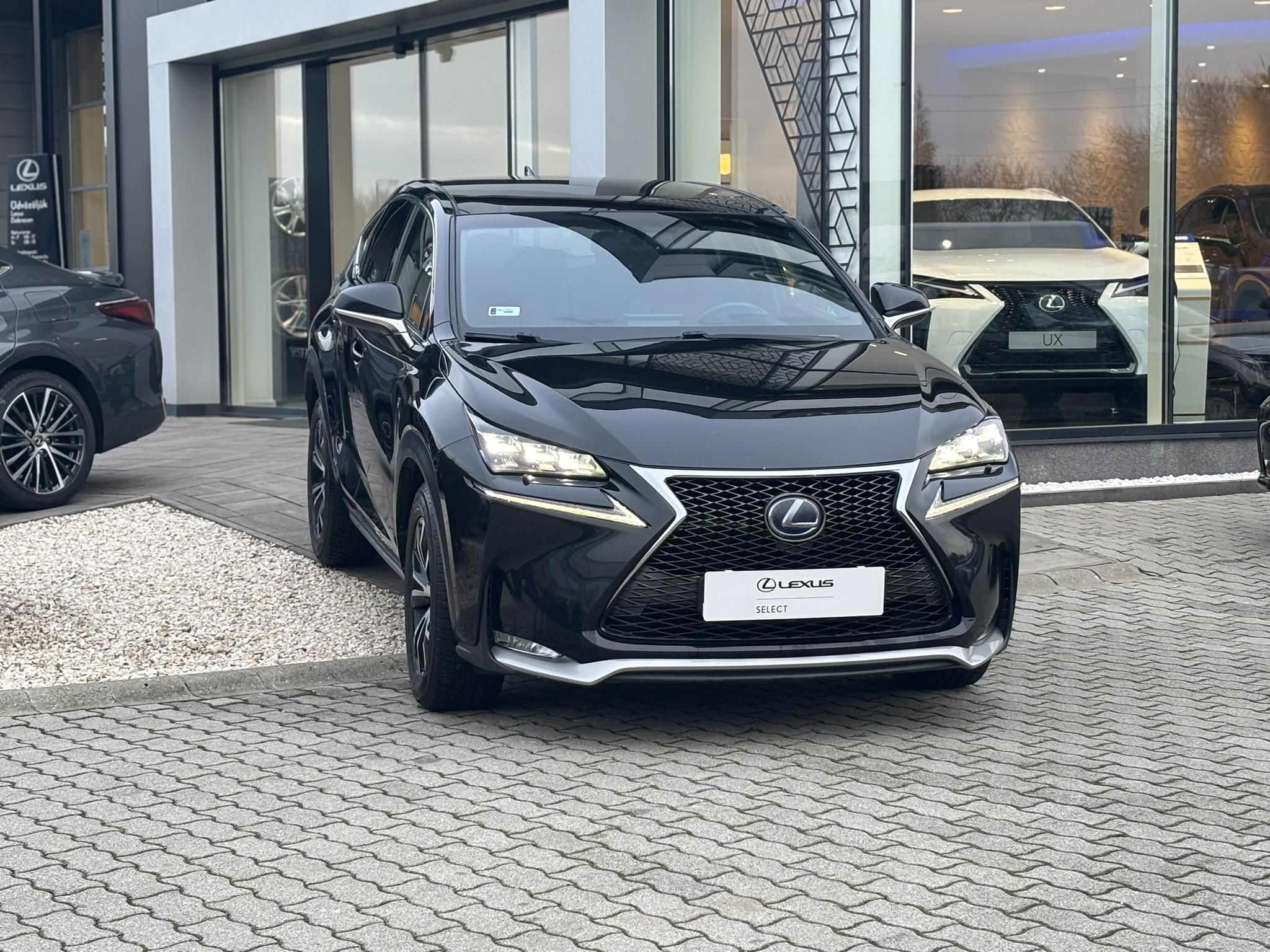 LEXUS NX 300h F Sport Plus Navi Panoramic CVT + + Új téli és nyári gumikkal + +