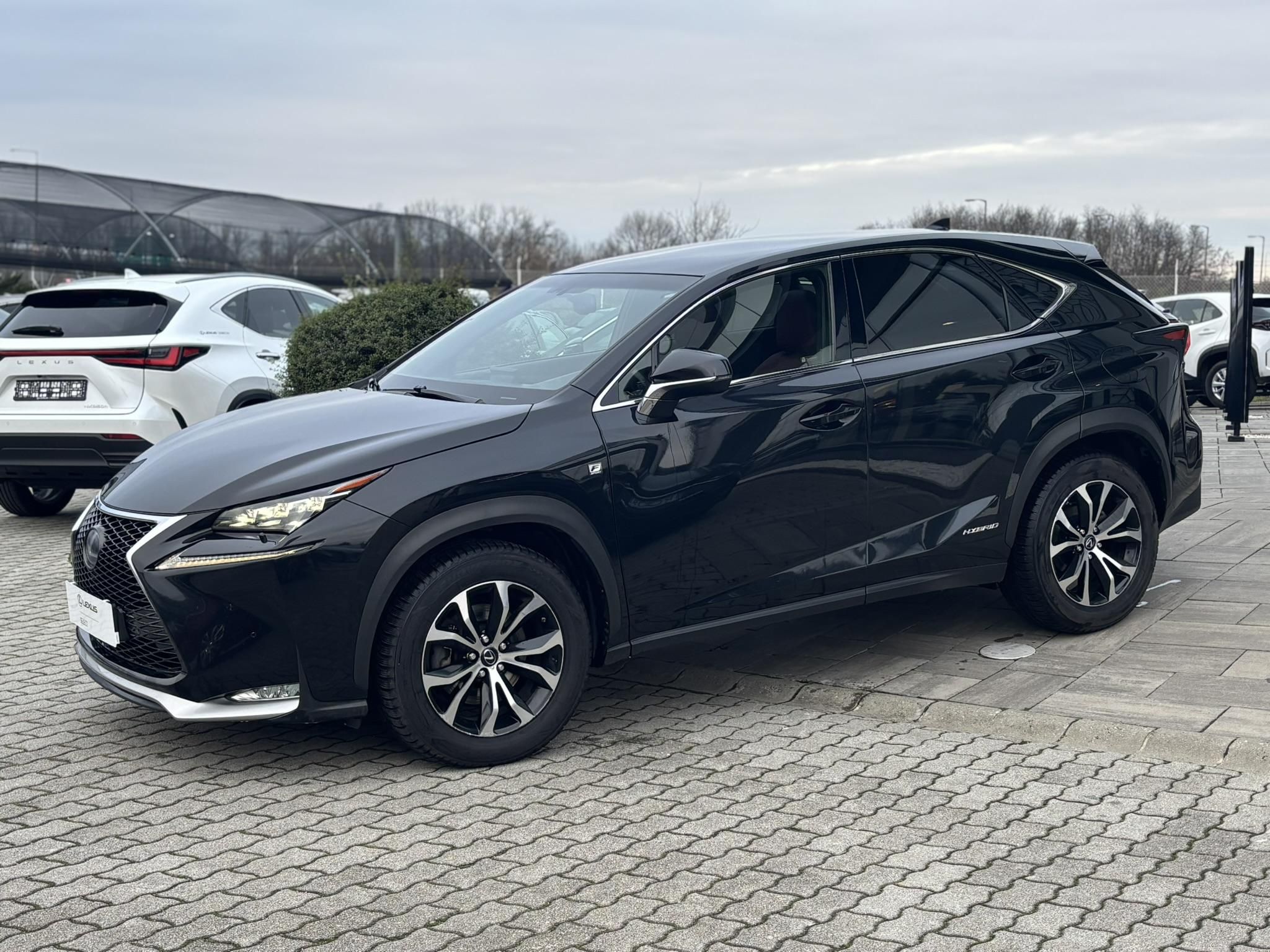 LEXUS NX 300h F Sport Plus Navi Panoramic CVT + + Új téli és nyári gumikkal + +