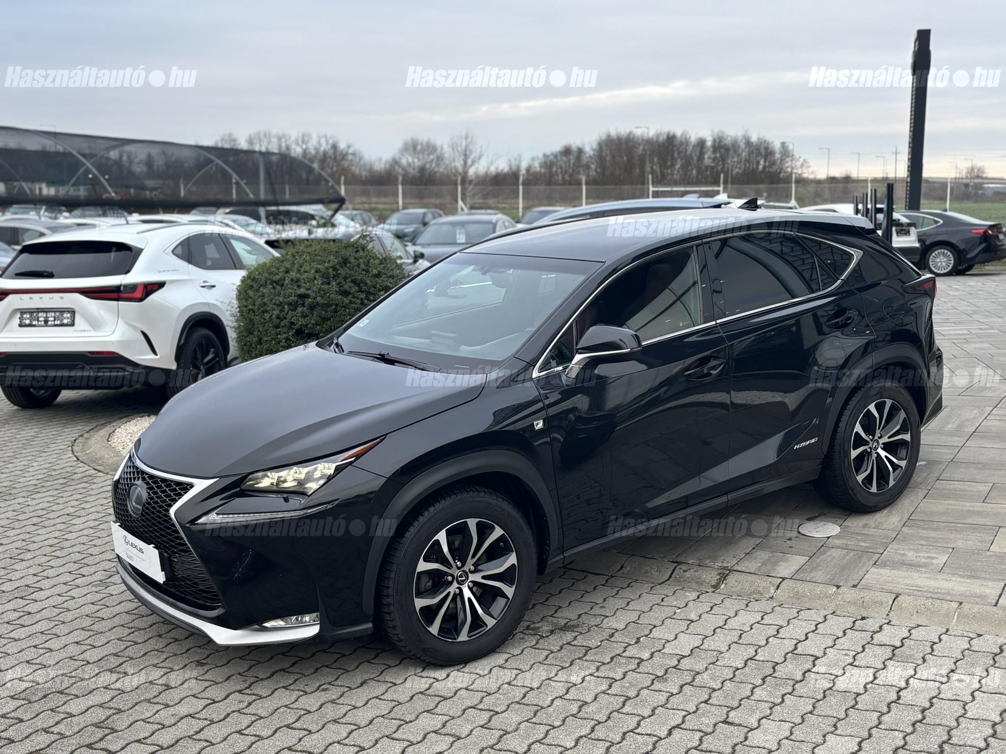 LEXUS NX 300h F Sport Plus Navi Panoramic CVT + + Új téli és nyári gumikkal + +