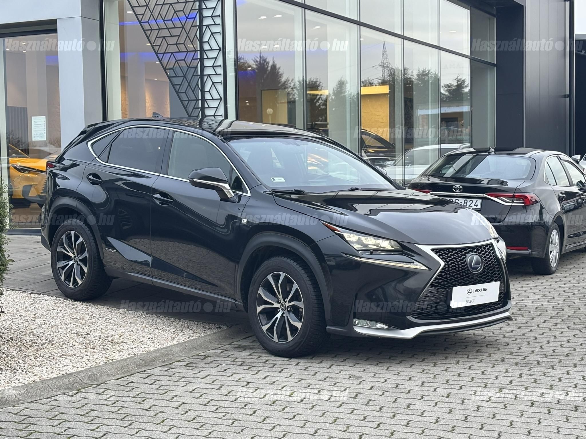 LEXUS NX 300h F Sport Plus Navi Panoramic CVT + + Új téli és nyári gumikkal + +