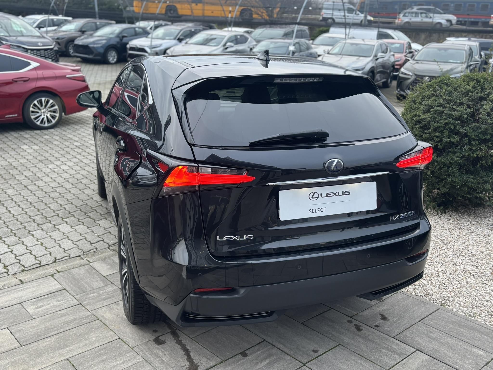LEXUS NX 300h F Sport Plus Navi Panoramic CVT + + Új téli és nyári gumikkal + +