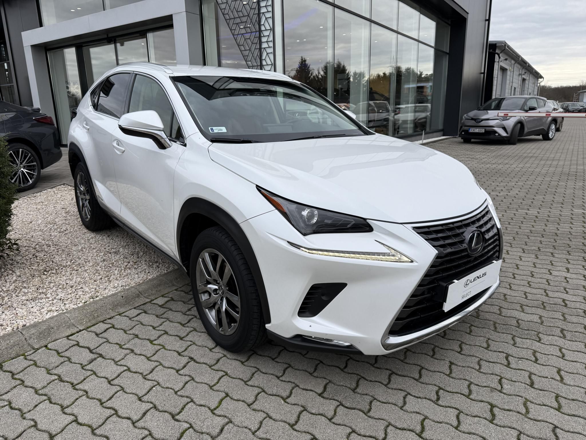 LEXUS NX 300h Prestiege Safety CVT + 2 év Lexus Select Garancia