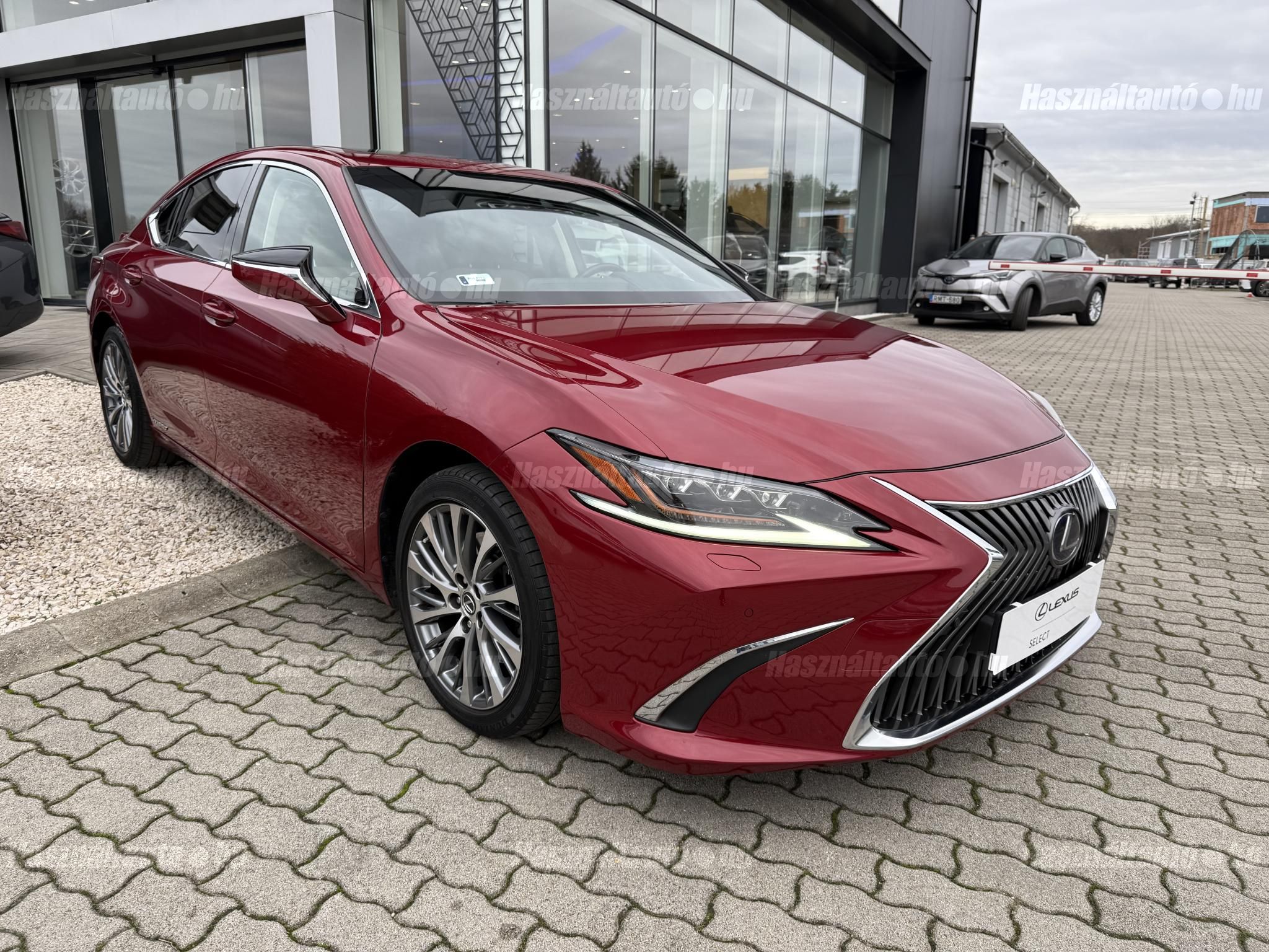 LEXUS ES 300h Prestiege Top CVT + 2 év Lexus Select Garancia