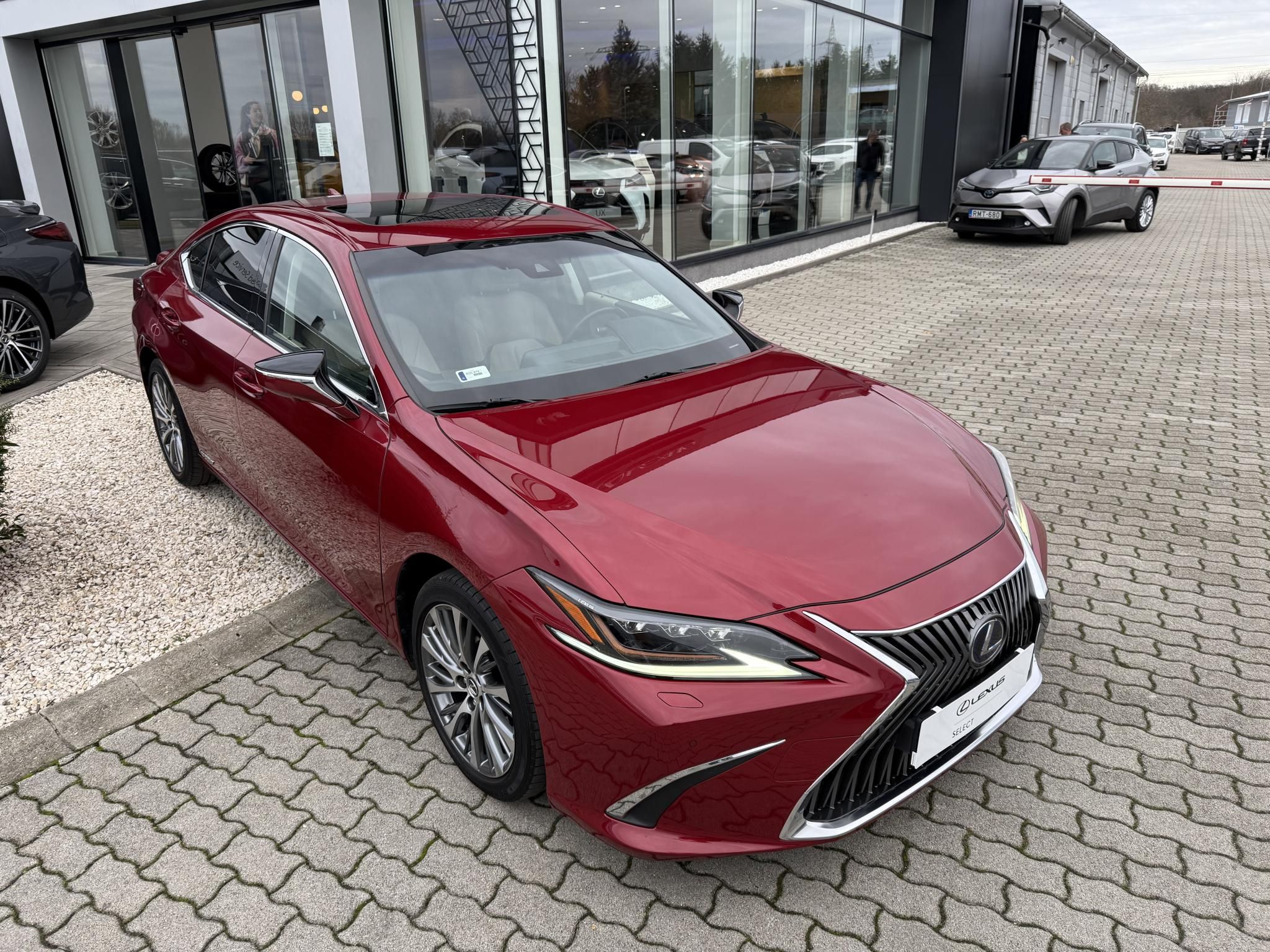LEXUS ES 300h Prestiege Top CVT + 2 év Lexus Select Garancia
