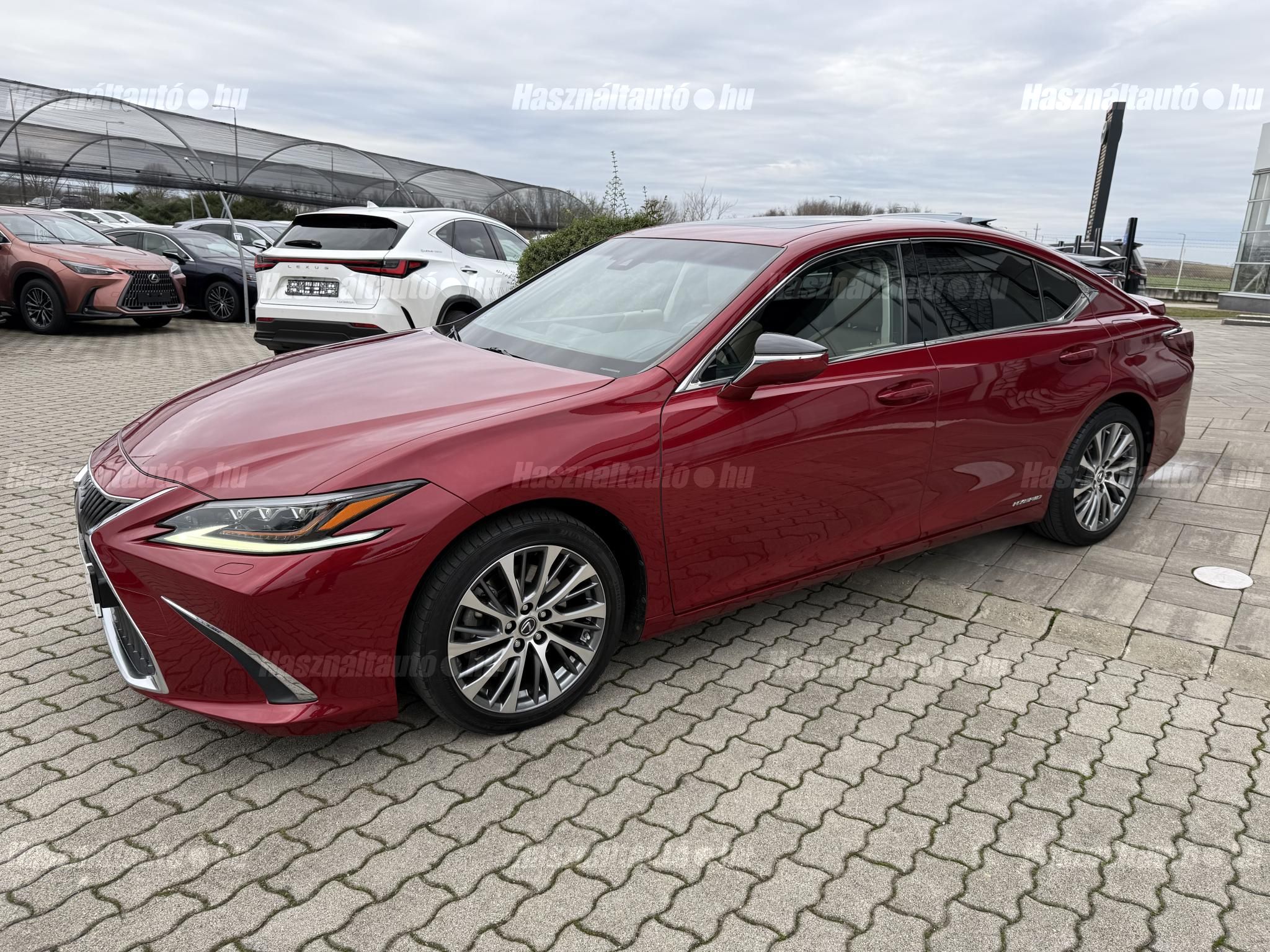 LEXUS ES 300h Prestiege Top CVT + 2 év Lexus Select Garancia