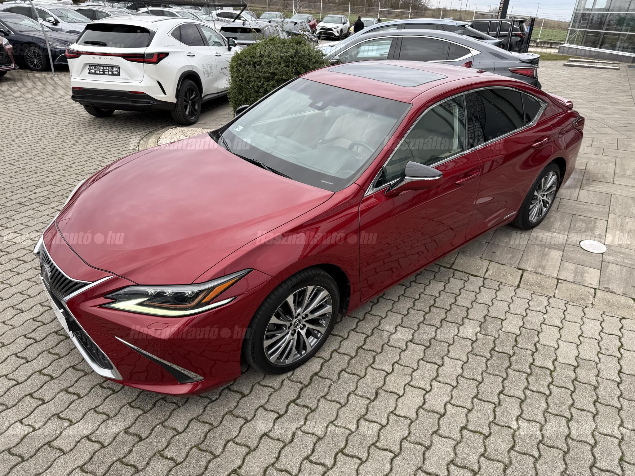 LEXUS ES 300h Prestiege Top CVT + 2 év Lexus Select Garancia