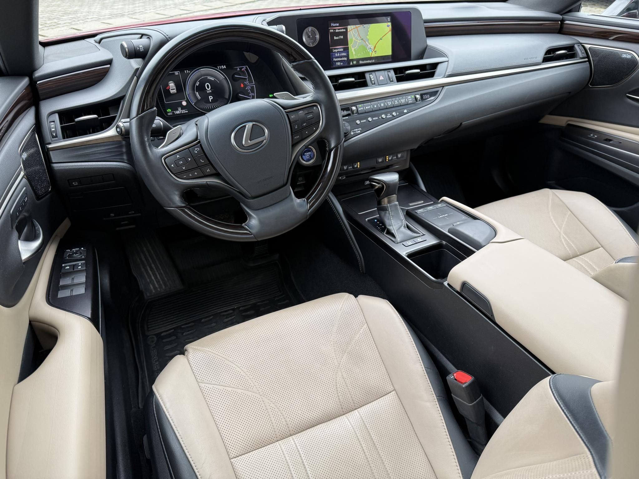 LEXUS ES 300h Prestiege Top CVT + 2 év Lexus Select Garancia