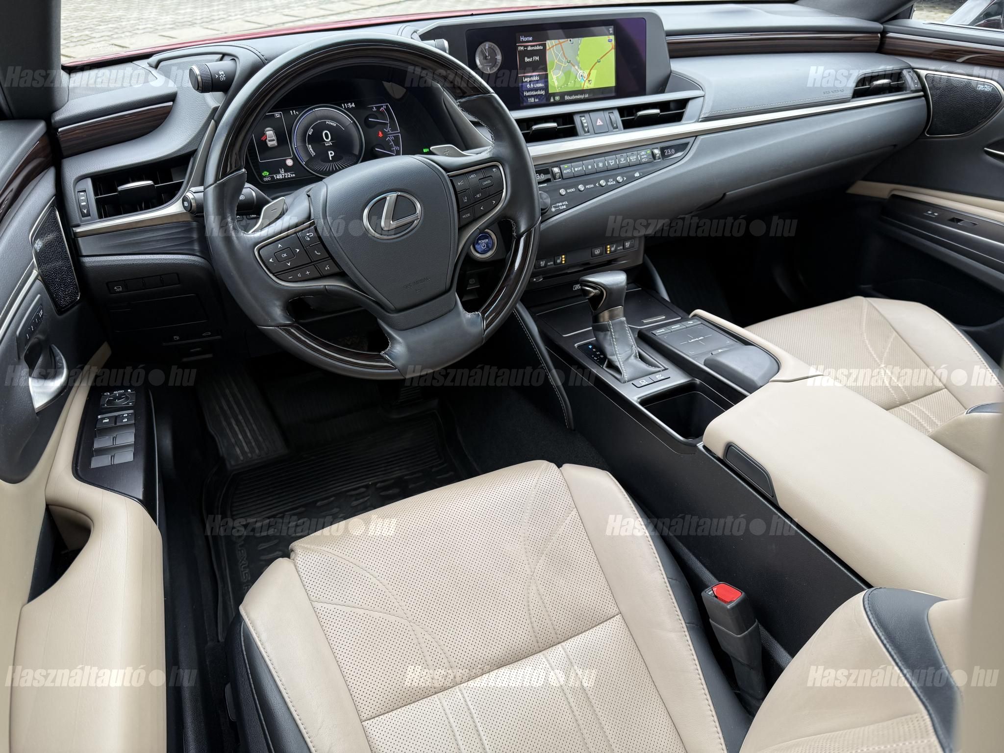 LEXUS ES 300h Prestiege Top CVT + 2 év Lexus Select Garancia