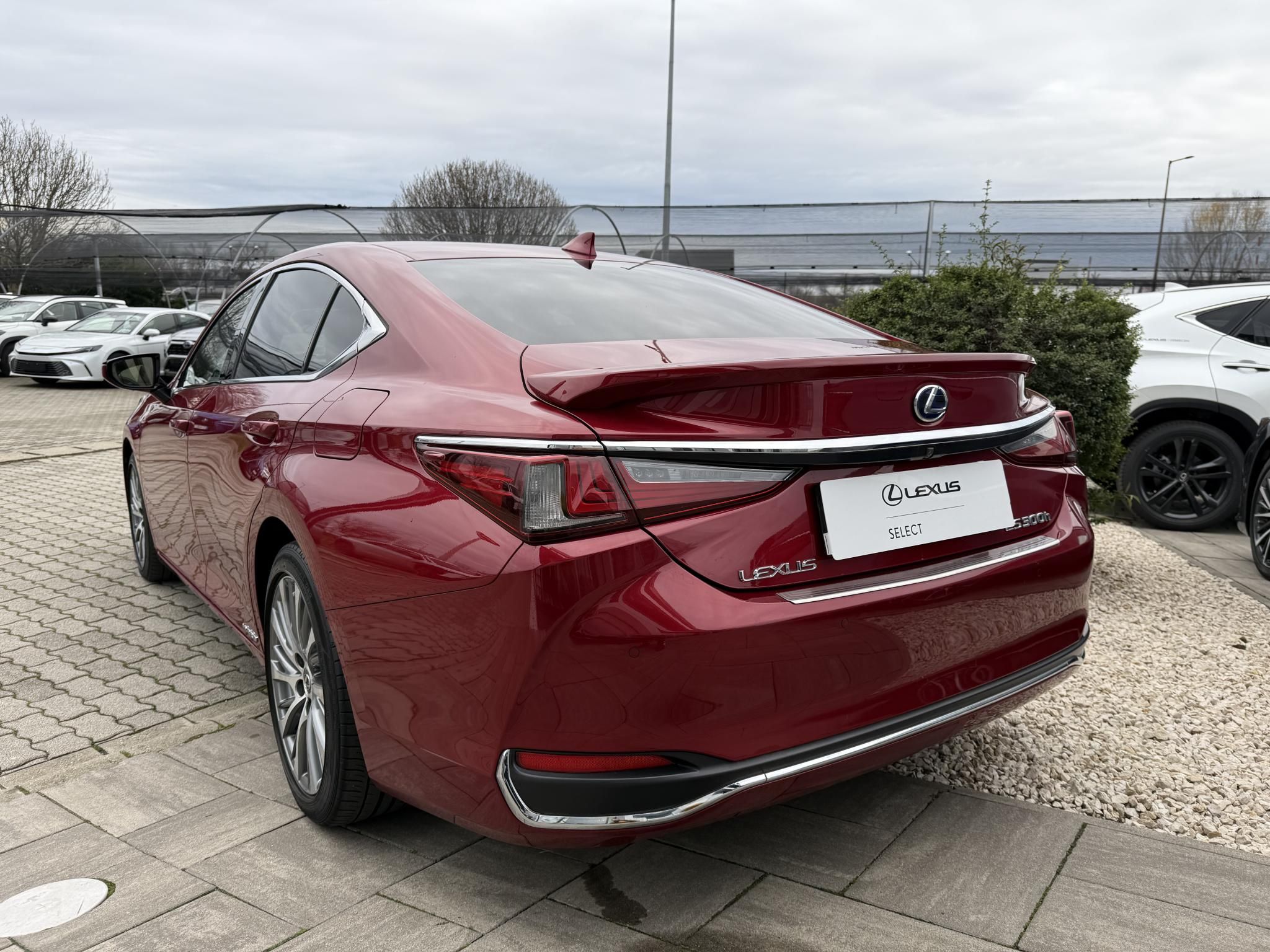 LEXUS ES 300h Prestiege Top CVT + 2 év Lexus Select Garancia