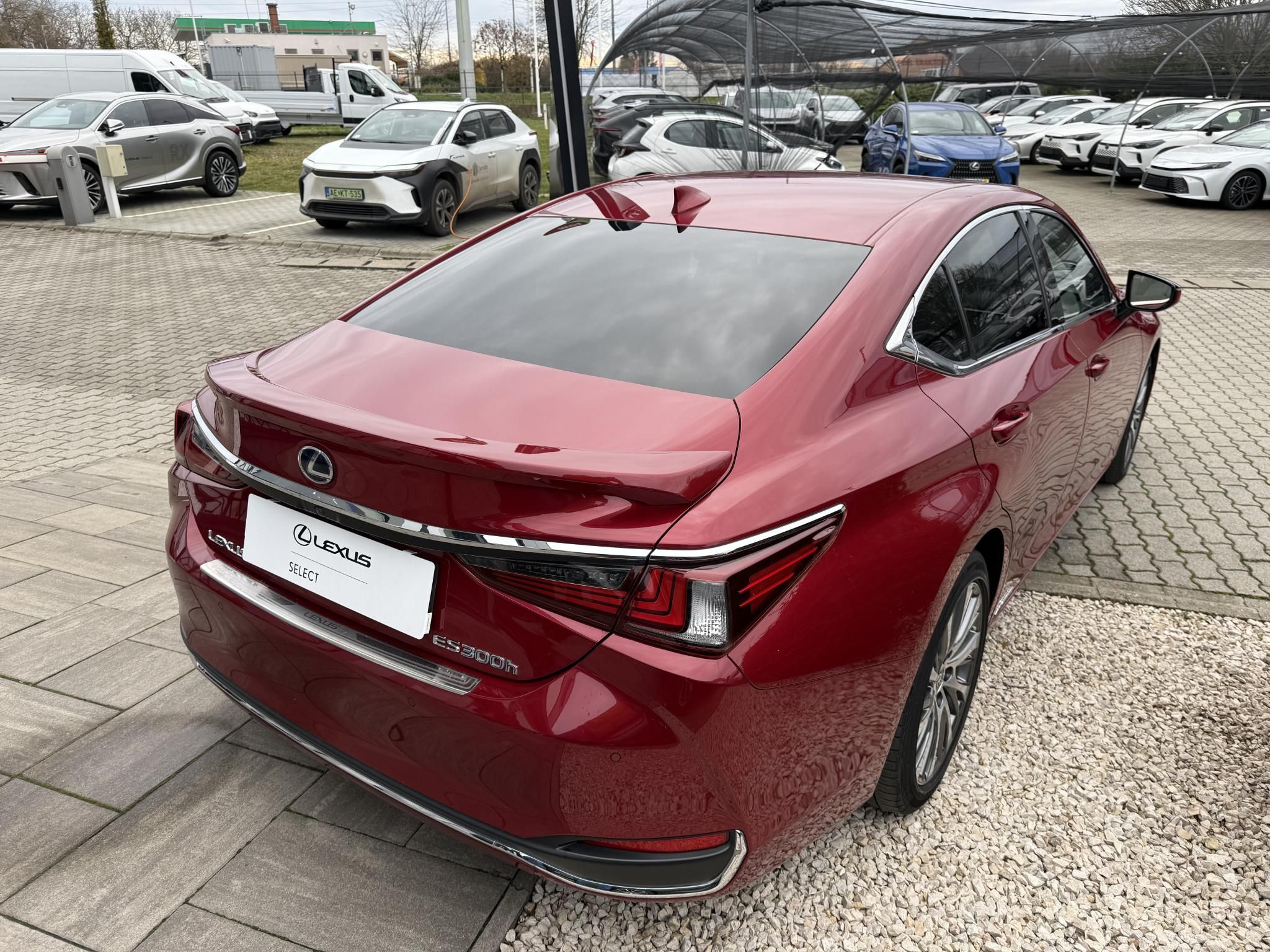 LEXUS ES 300h Prestiege Top CVT + 2 év Lexus Select Garancia