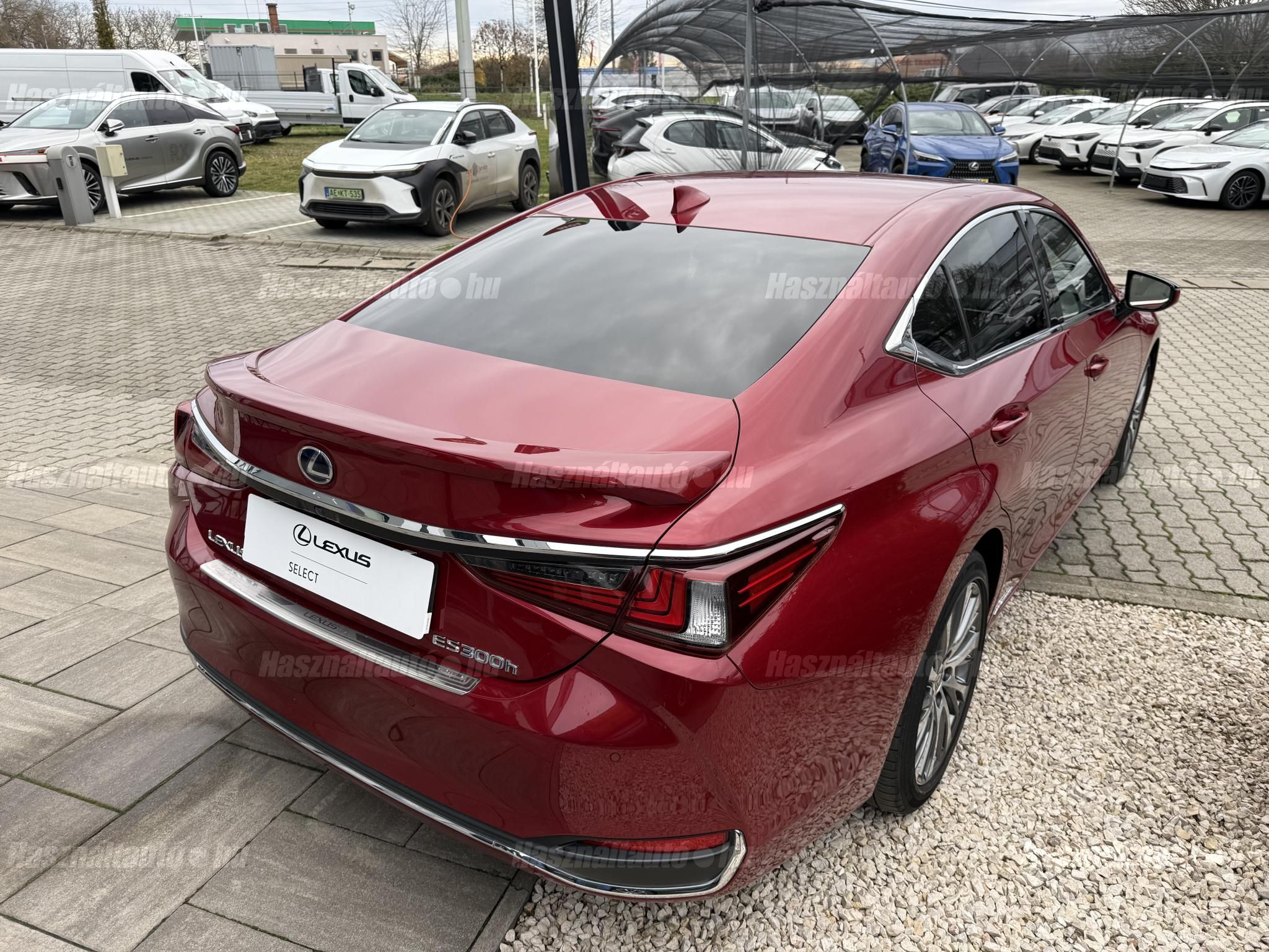 LEXUS ES 300h Prestiege Top CVT + 2 év Lexus Select Garancia