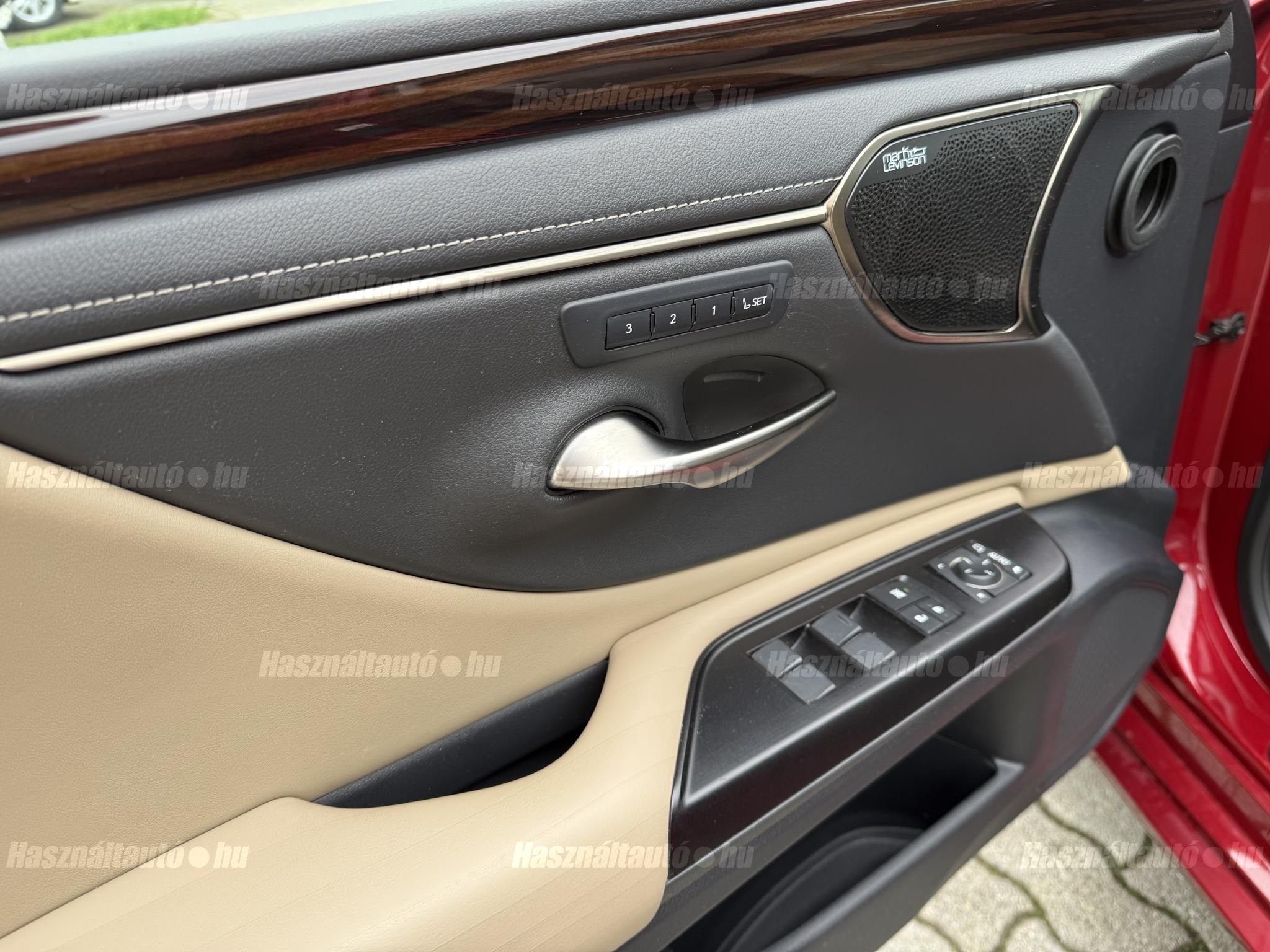 LEXUS ES 300h Prestiege Top CVT + 2 év Lexus Select Garancia