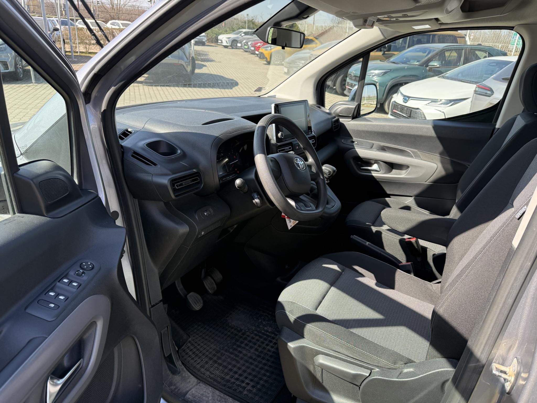 TOYOTA PROACE City Verso 1.2T Shuttle L2H1 + 2 év Toyota Minősített Használt Autó Garancia