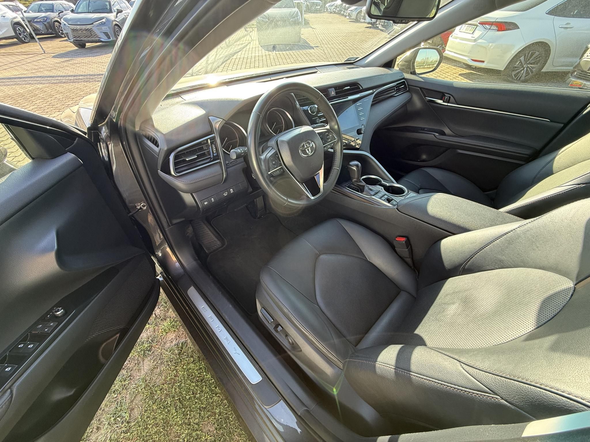 TOYOTA CAMRY 2.5 Hybrid Executive CVT + 2 év Toyota Minősített Használt Autó Garancia