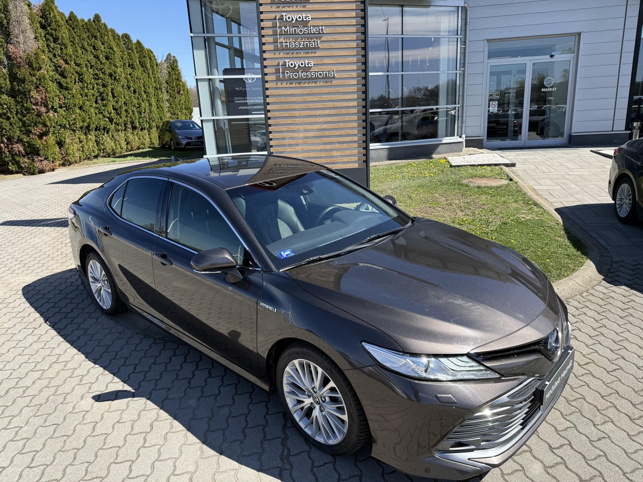 TOYOTA CAMRY 2.5 Hybrid Executive CVT + 2 év Toyota Minősített Használt Autó Garancia