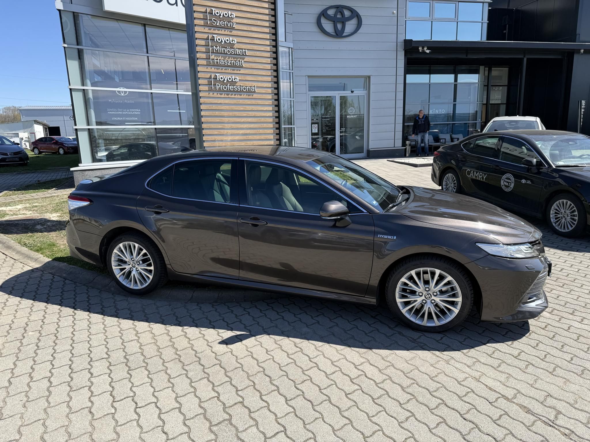 TOYOTA CAMRY 2.5 Hybrid Executive CVT + 2 év Toyota Minősített Használt Autó Garancia
