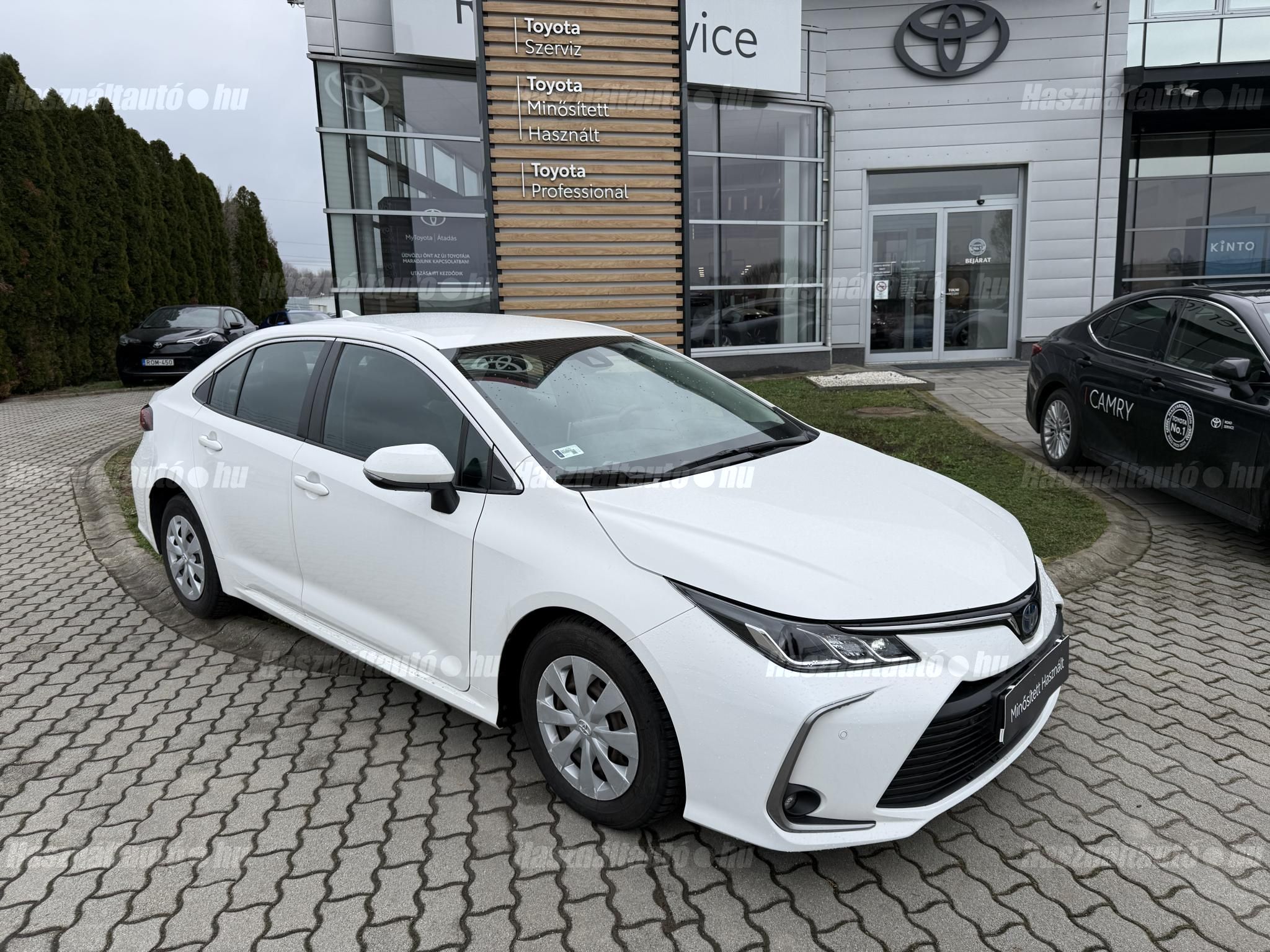 TOYOTA COROLLA Sedan 1.8 Hybrid Comfort Business e-CVT + 2 év Toyota Minősített Használt Autó Garancia