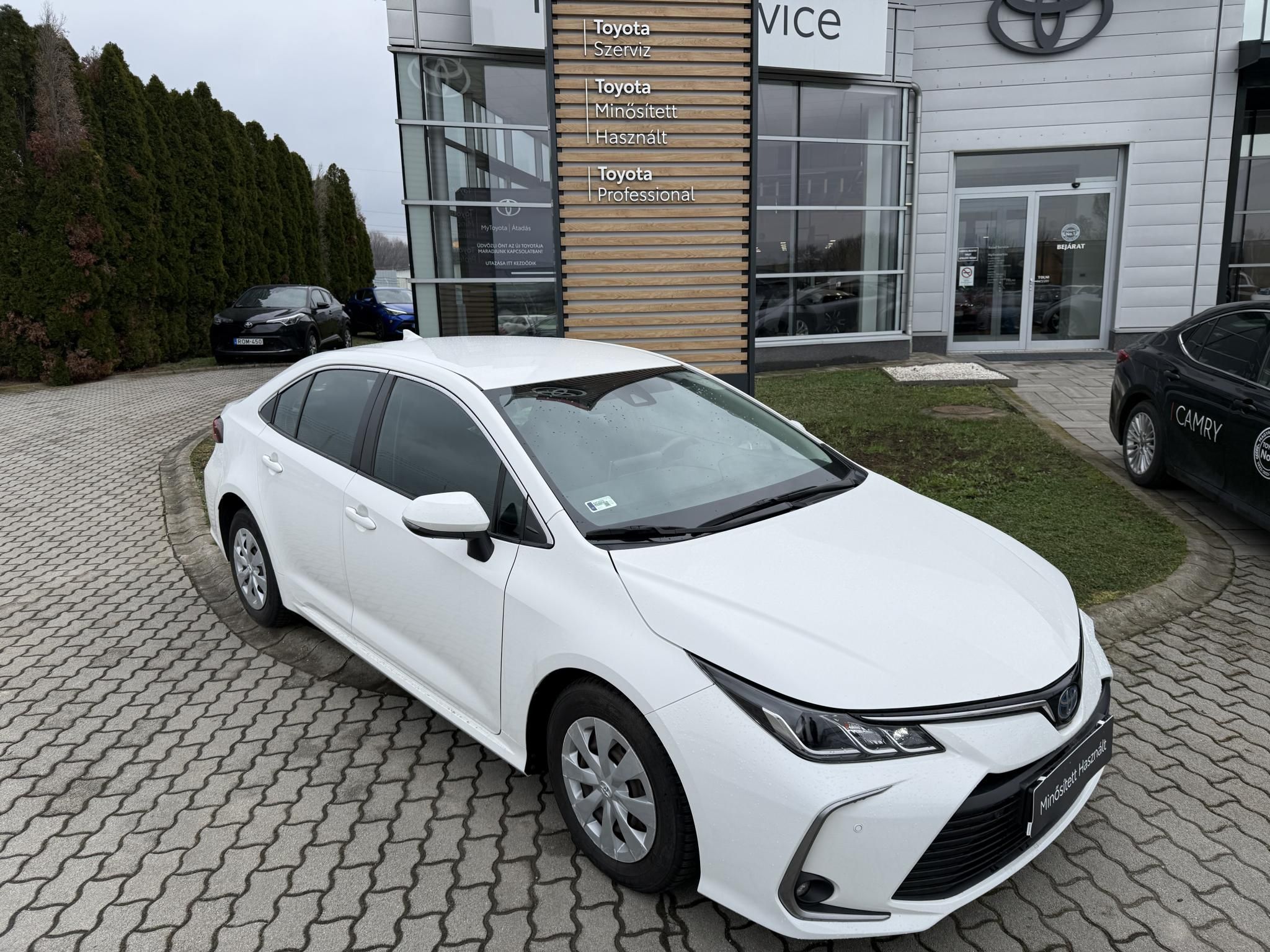TOYOTA COROLLA Sedan 1.8 Hybrid Comfort Business e-CVT + 2 év Toyota Minősített Használt Autó Garancia