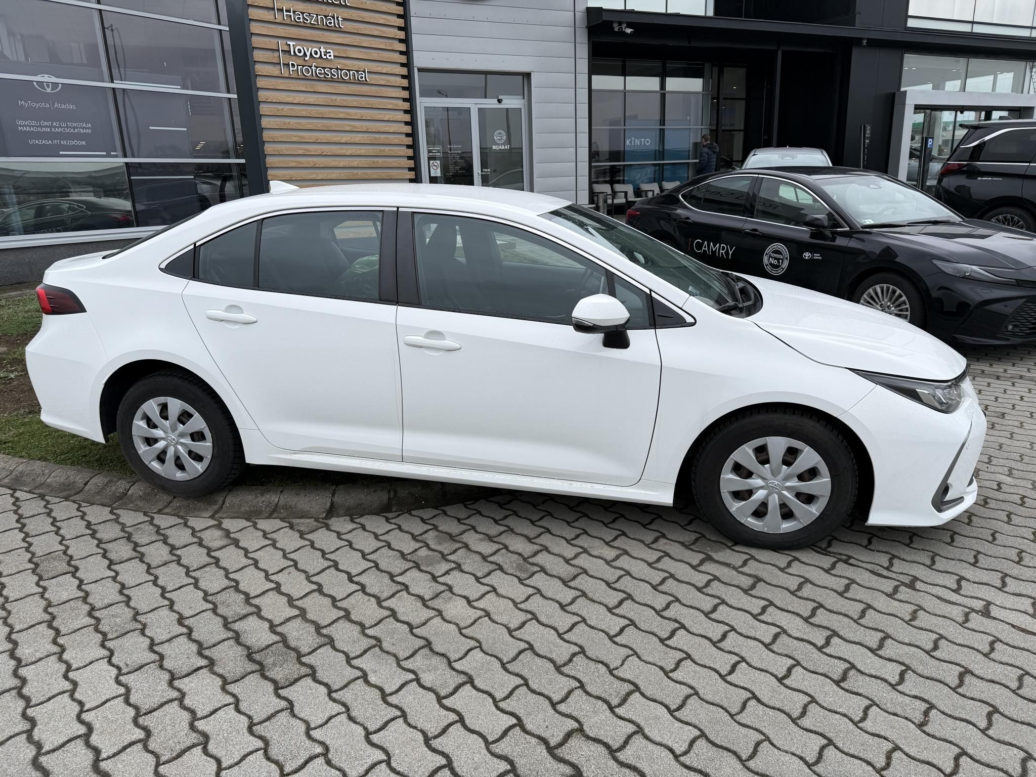 TOYOTA COROLLA Sedan 1.8 Hybrid Comfort Business e-CVT + 2 év Toyota Minősített Használt Autó Garancia