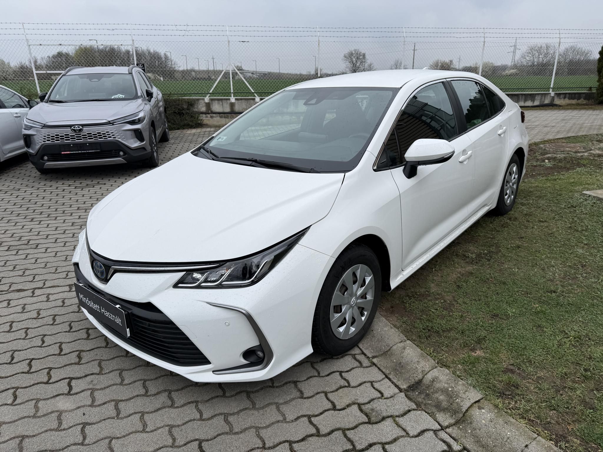 TOYOTA COROLLA Sedan 1.8 Hybrid Comfort Business e-CVT + 2 év Toyota Minősített Használt Autó Garancia