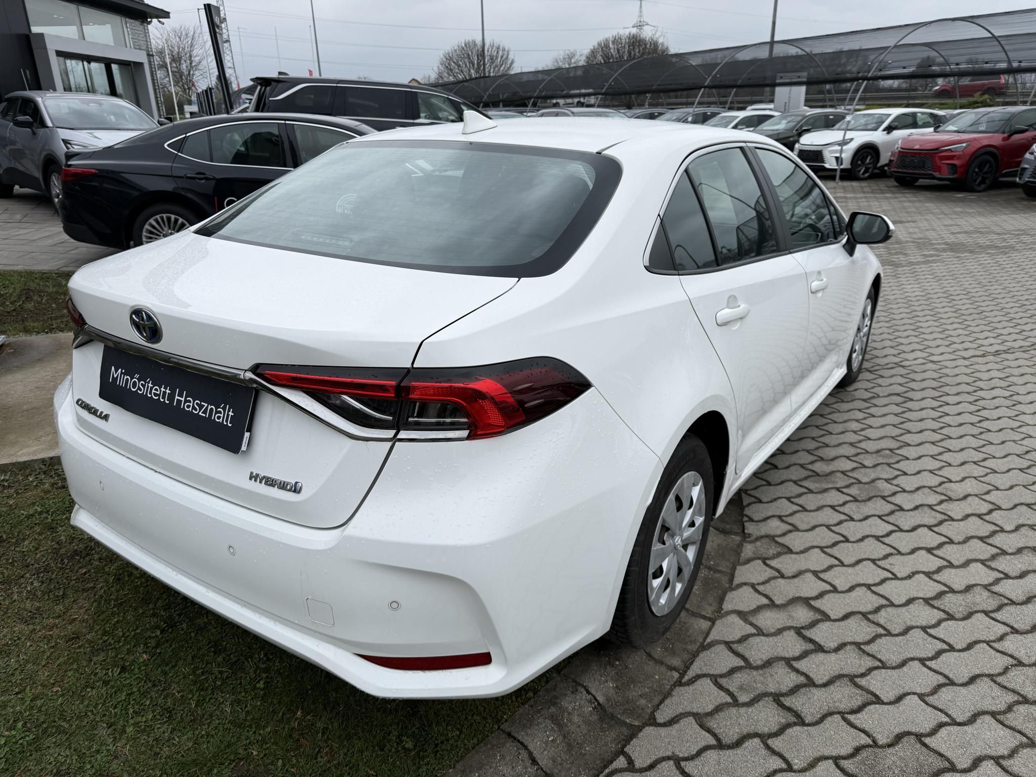 TOYOTA COROLLA Sedan 1.8 Hybrid Comfort Business e-CVT + 2 év Toyota Minősített Használt Autó Garancia