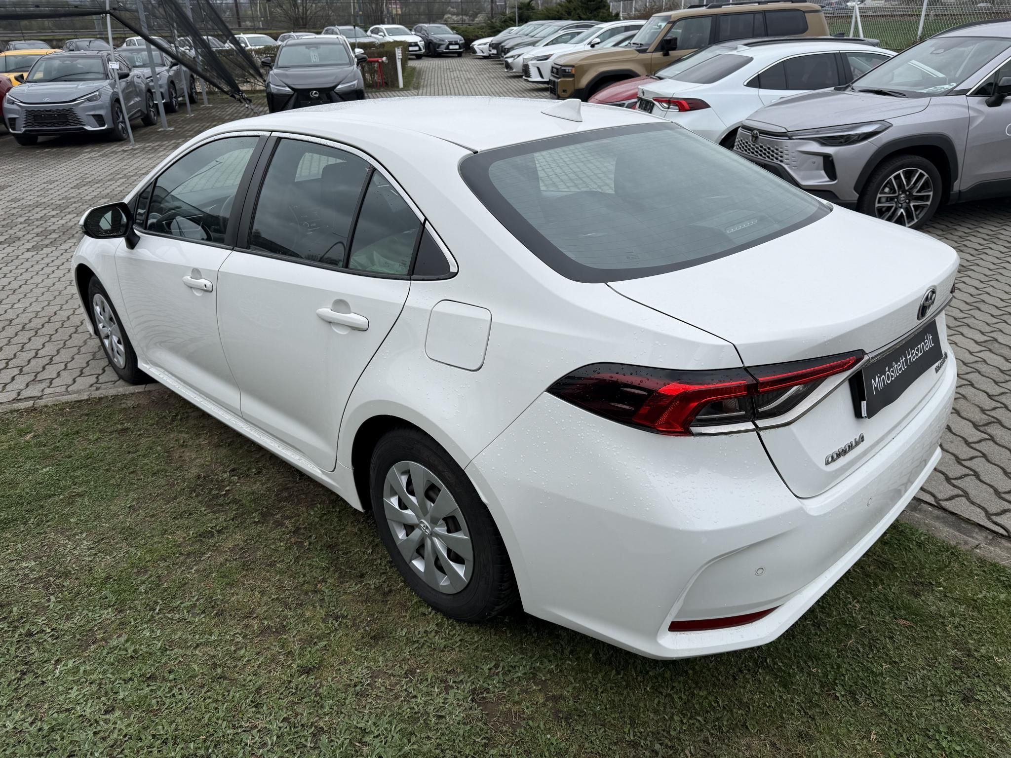 TOYOTA COROLLA Sedan 1.8 Hybrid Comfort Business e-CVT + 2 év Toyota Minősített Használt Autó Garancia