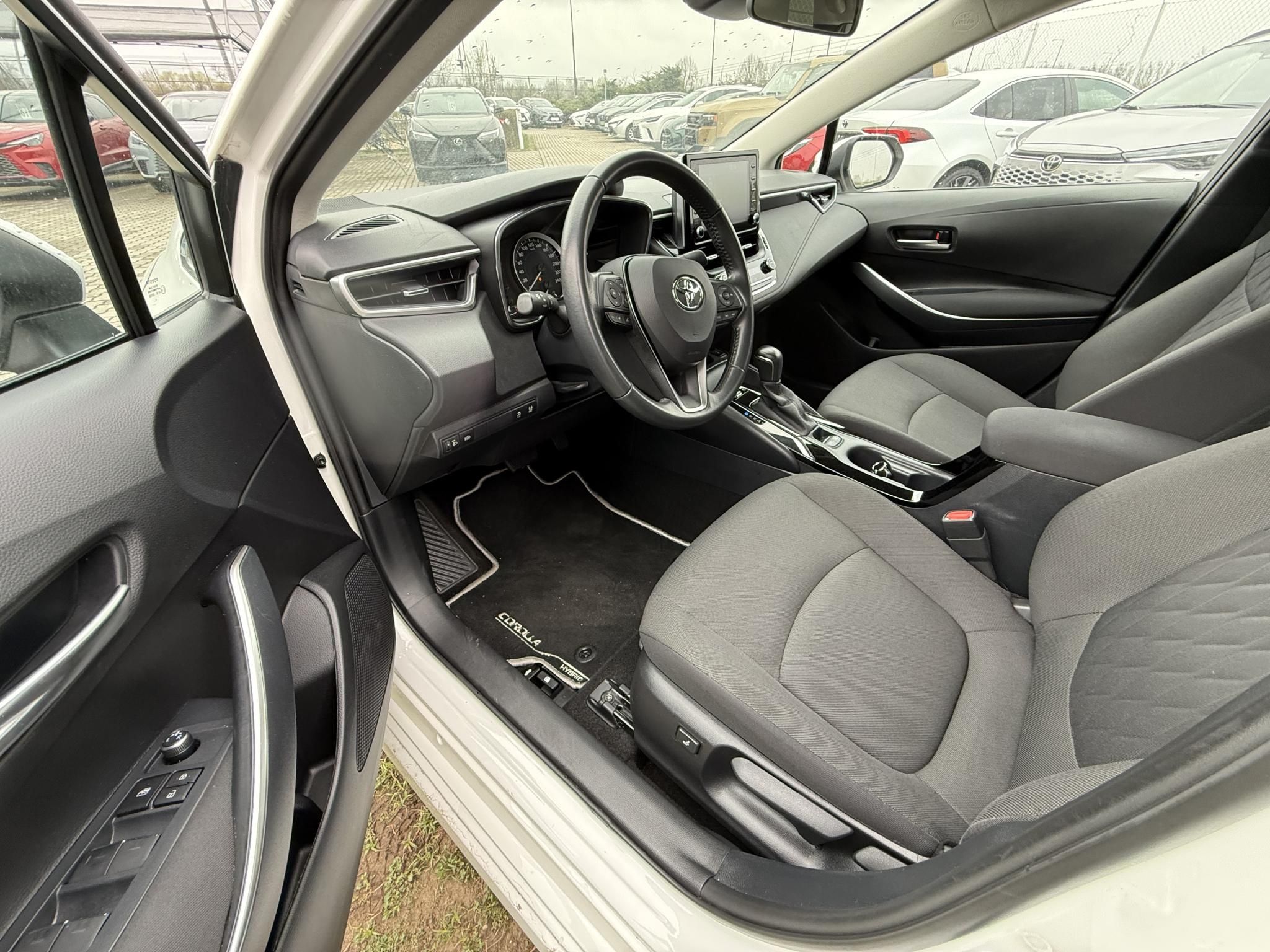 TOYOTA COROLLA Sedan 1.8 Hybrid Comfort Business e-CVT + 2 év Toyota Minősített Használt Autó Garancia