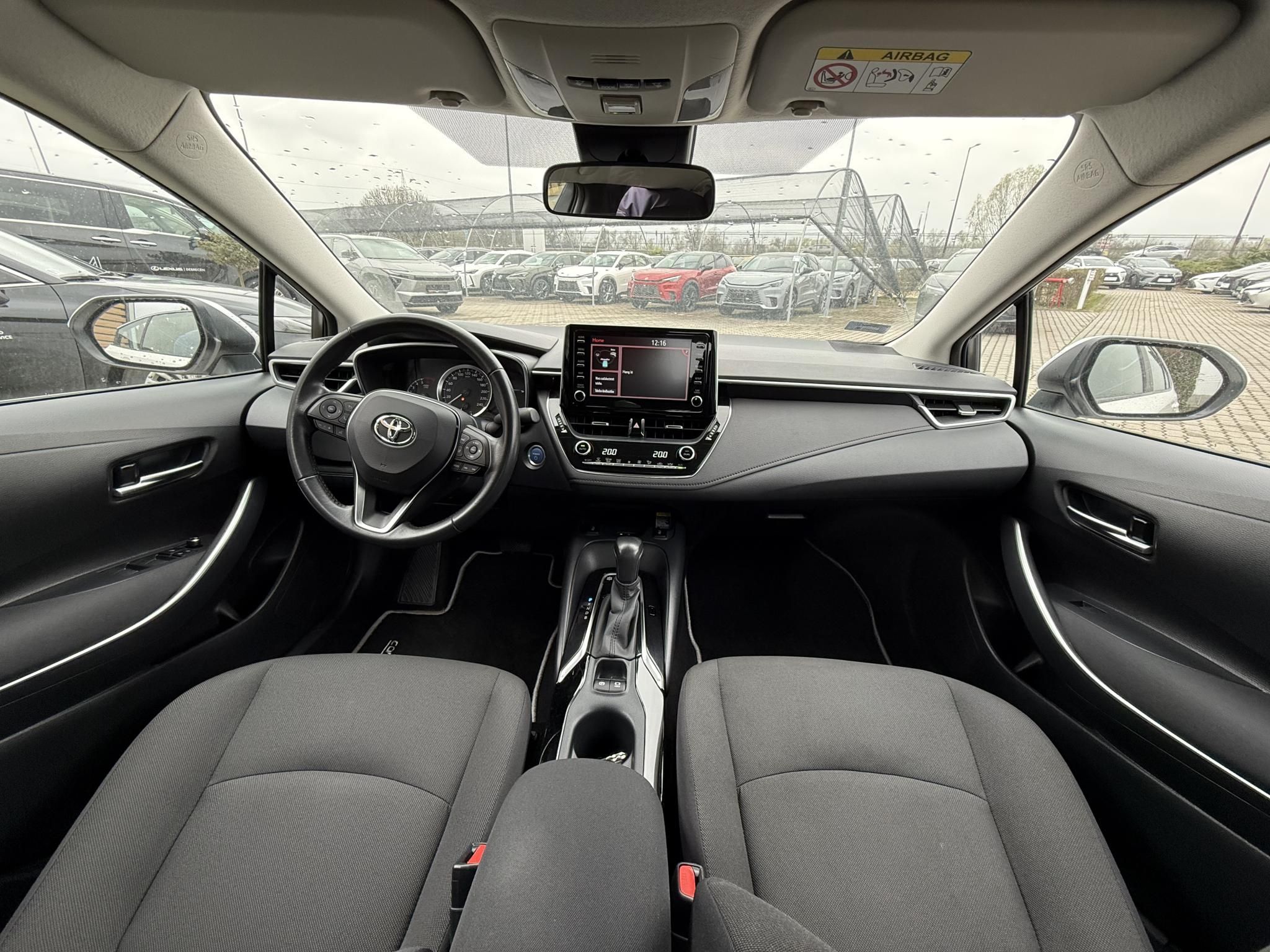TOYOTA COROLLA Sedan 1.8 Hybrid Comfort Business e-CVT + 2 év Toyota Minősített Használt Autó Garancia