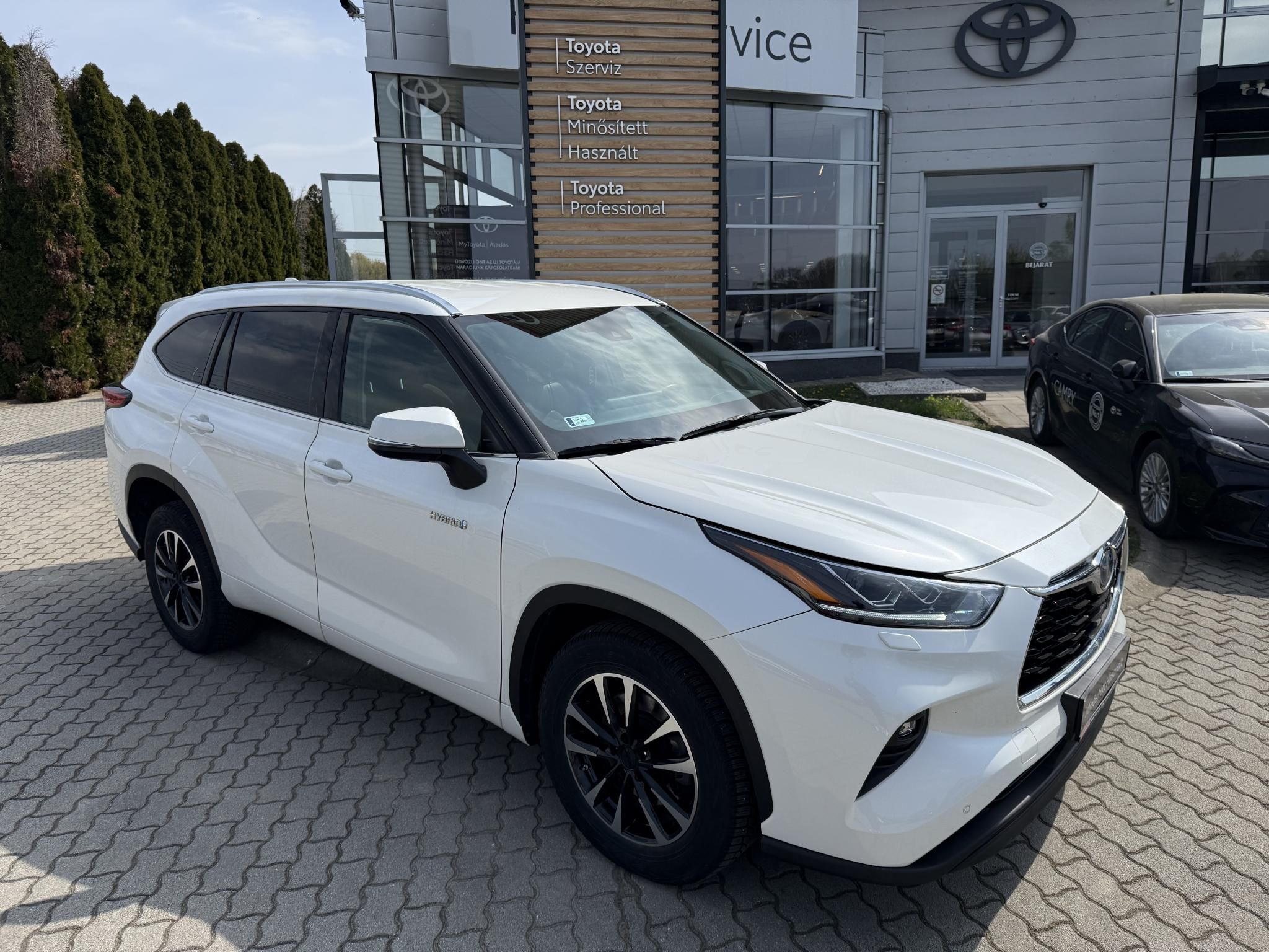 TOYOTA HIGHLANDER 2.5 Hybrid Prestige Tech CVT +2 ÉV TOYOTA MINŐSÍTETT HASZNÁLT GARANCIA