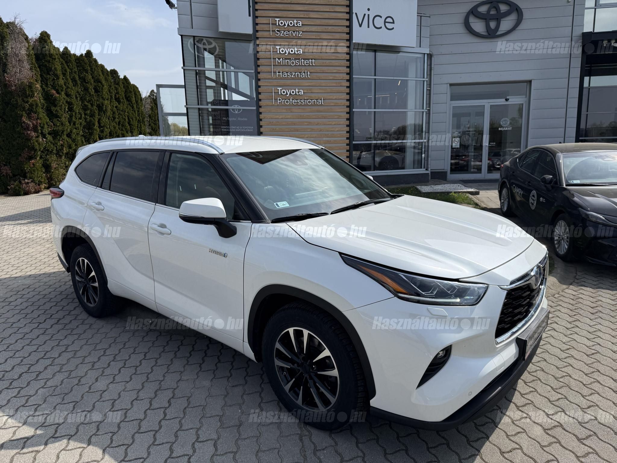 TOYOTA HIGHLANDER 2.5 Hybrid Prestige Tech CVT +2 ÉV TOYOTA MINŐSÍTETT HASZNÁLT GARANCIA