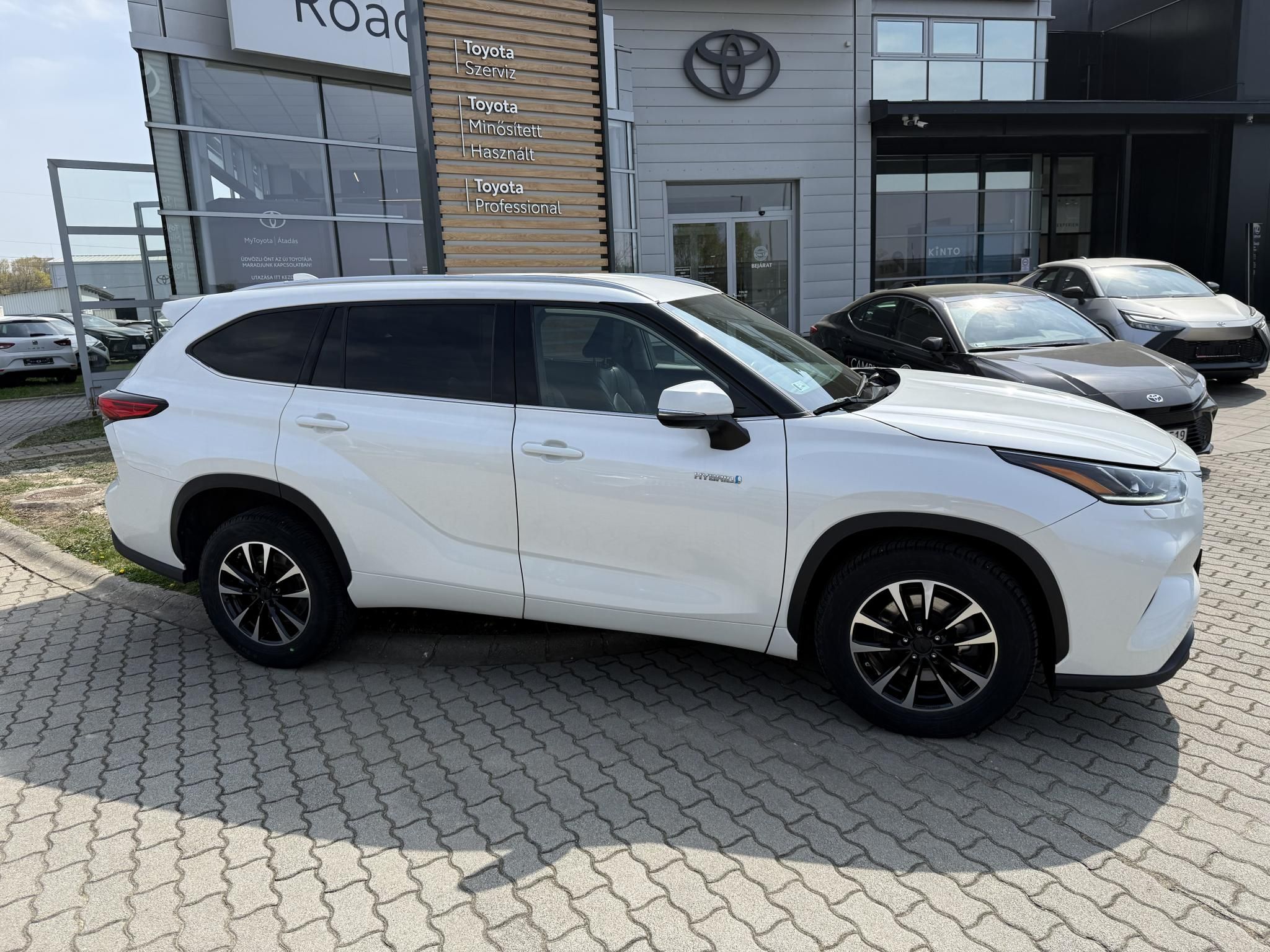 TOYOTA HIGHLANDER 2.5 Hybrid Prestige Tech CVT +2 ÉV TOYOTA MINŐSÍTETT HASZNÁLT GARANCIA