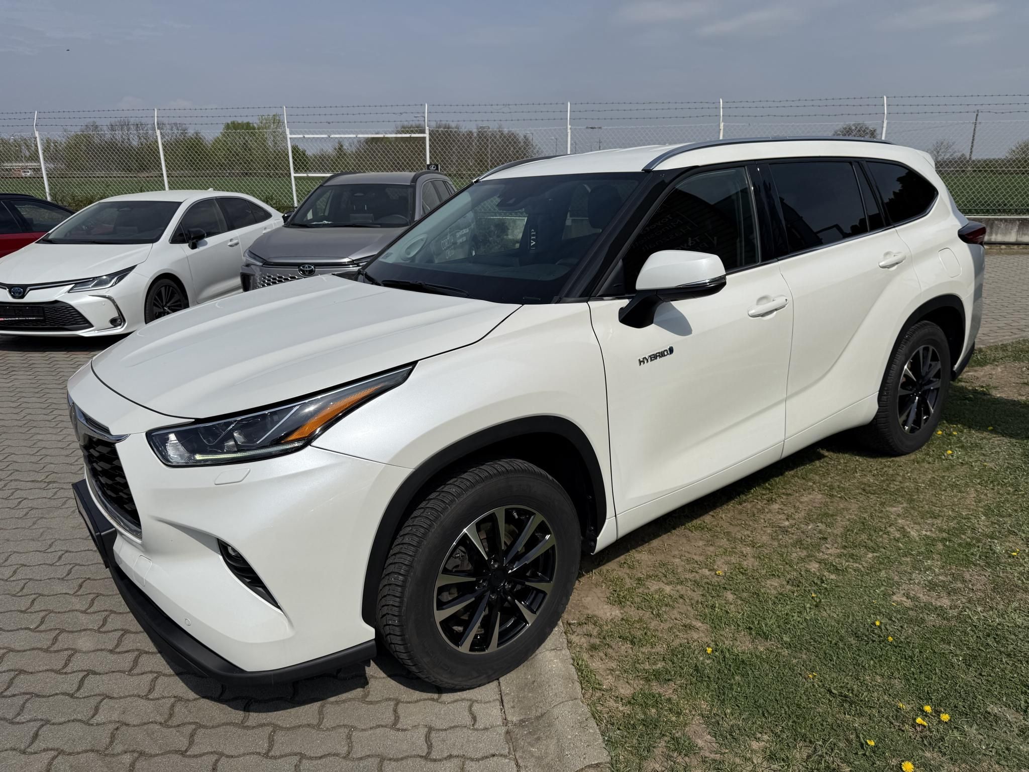 TOYOTA HIGHLANDER 2.5 Hybrid Prestige Tech CVT +2 ÉV TOYOTA MINŐSÍTETT HASZNÁLT GARANCIA