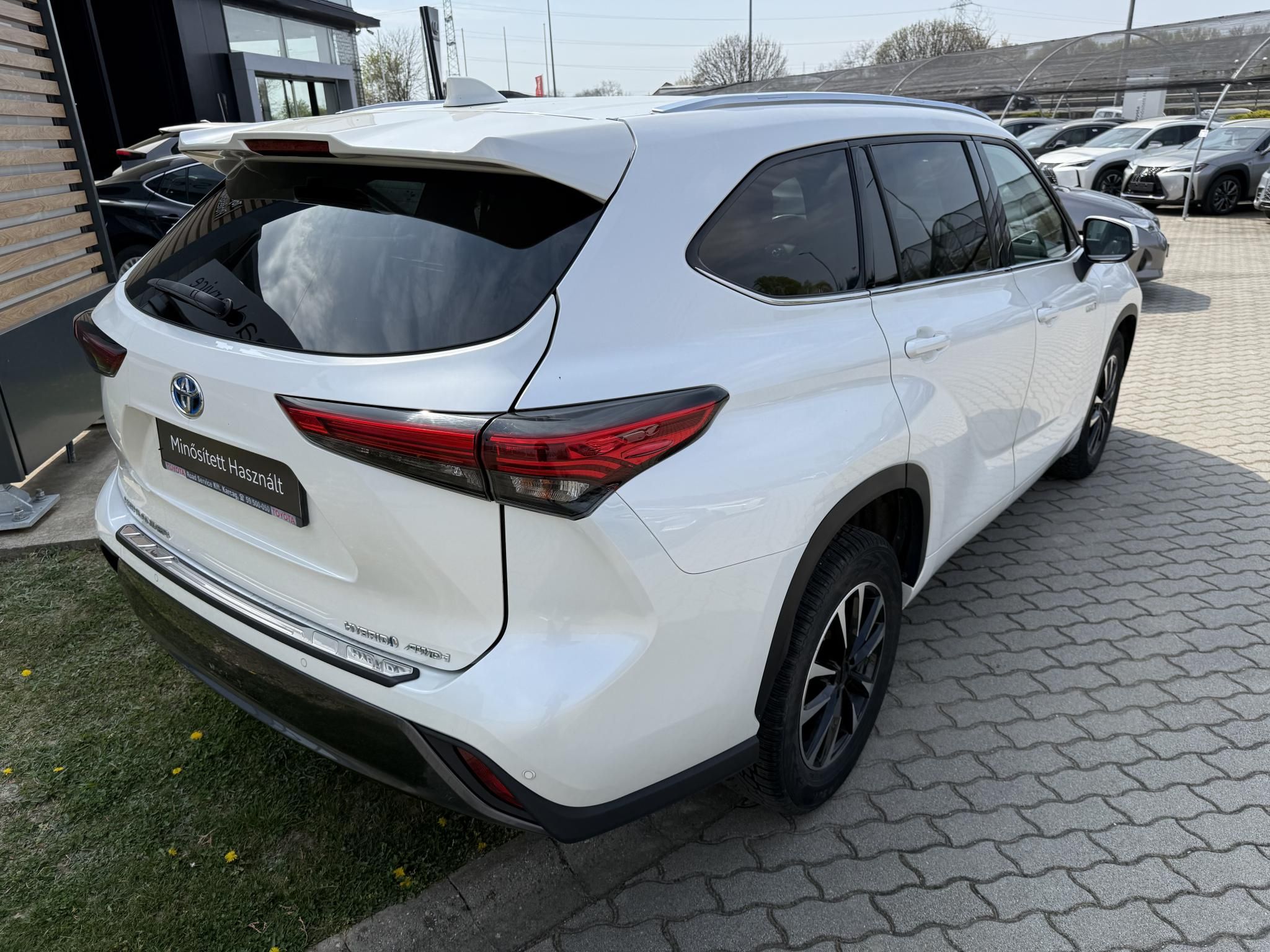TOYOTA HIGHLANDER 2.5 Hybrid Prestige Tech CVT +2 ÉV TOYOTA MINŐSÍTETT HASZNÁLT GARANCIA