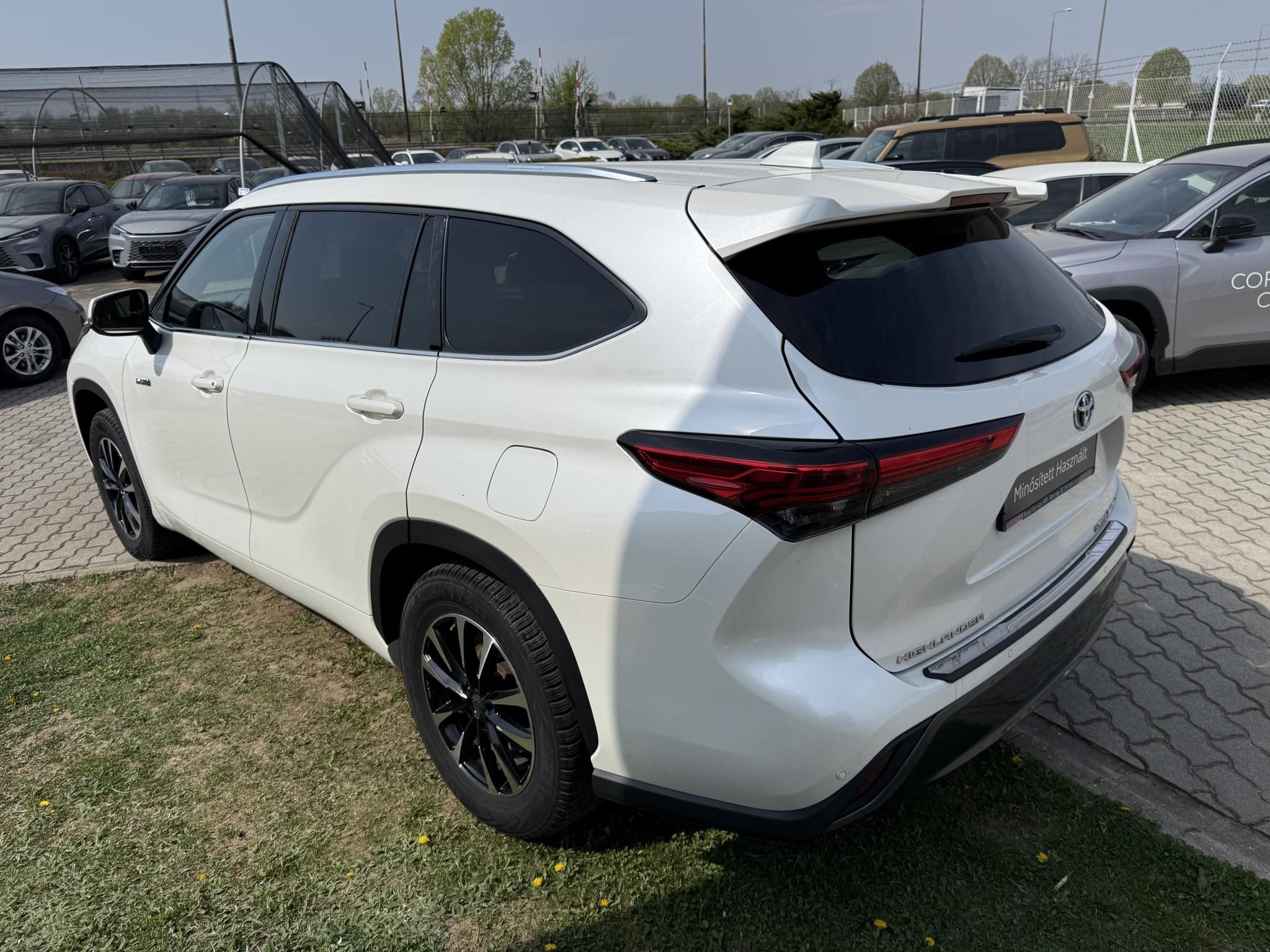 TOYOTA HIGHLANDER 2.5 Hybrid Prestige Tech CVT +2 ÉV TOYOTA MINŐSÍTETT HASZNÁLT GARANCIA