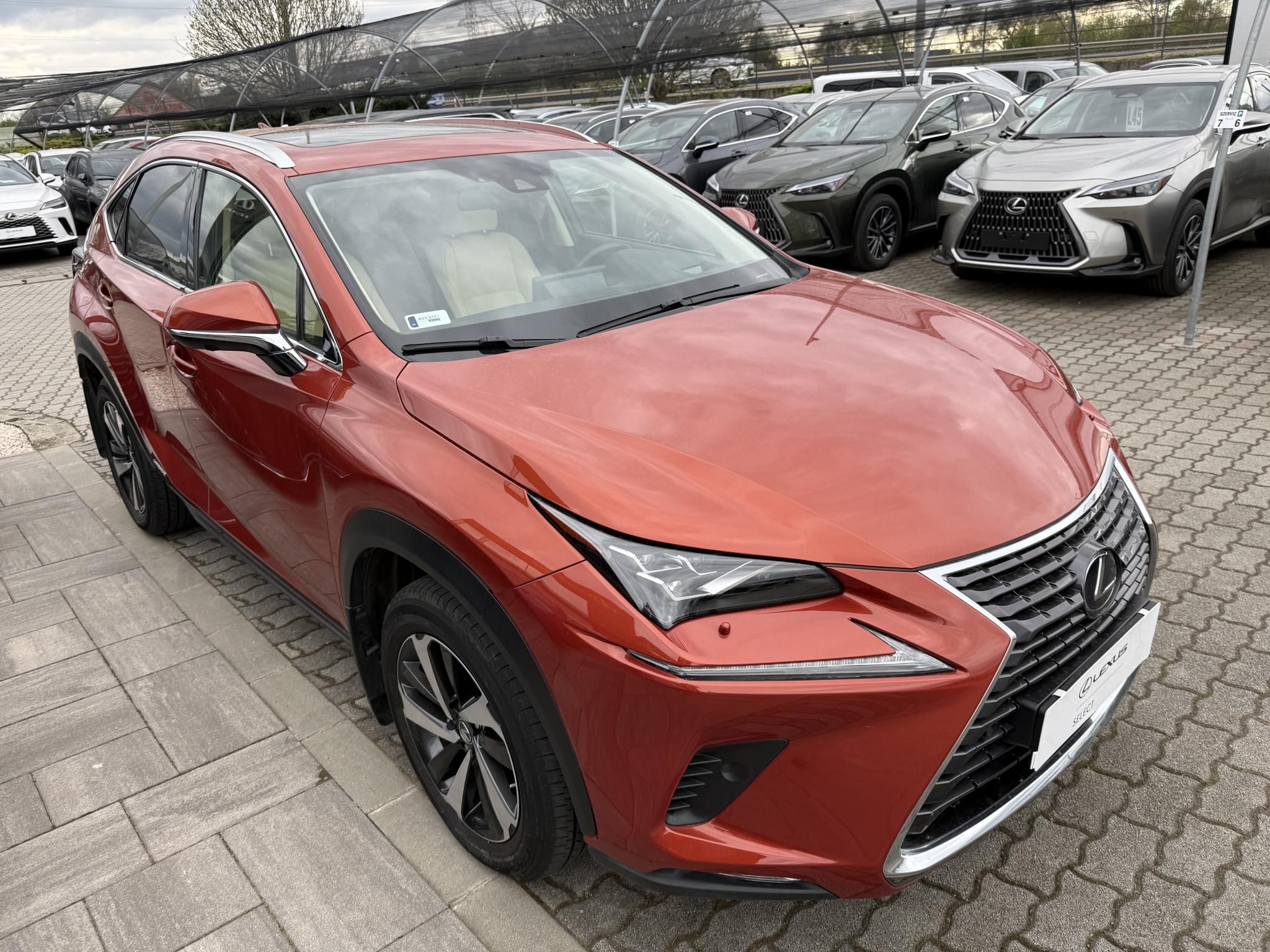LEXUS NX 300h Luxury CVT + 2 év Lexus Select Garancia