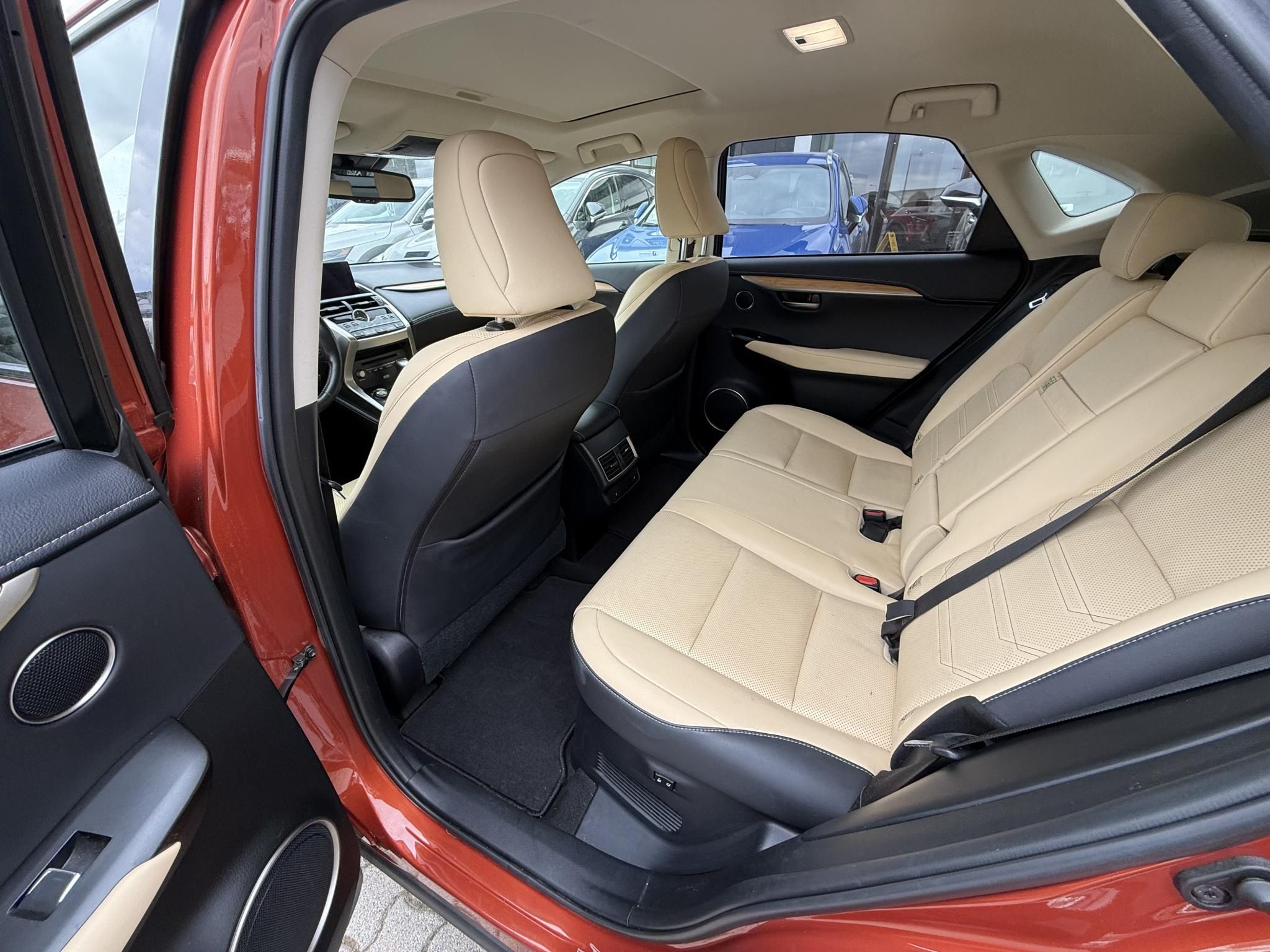 LEXUS NX 300h Luxury CVT + 2 év Lexus Select Garancia