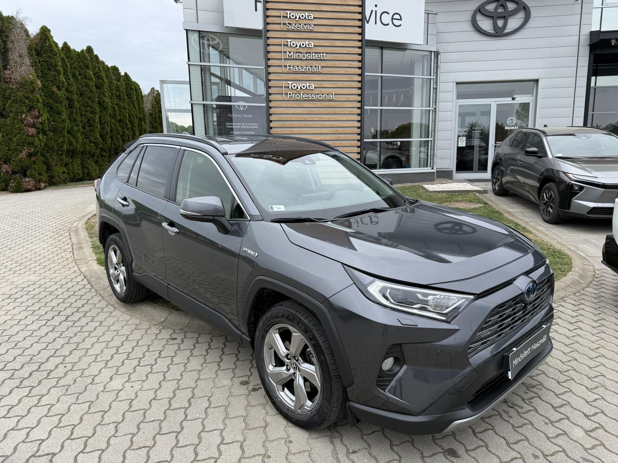 TOYOTA RAV 4 Rav4 2.5 Hybrid Executive e-CVT + 2 év Toyota Minősített Használt Autó Garancia